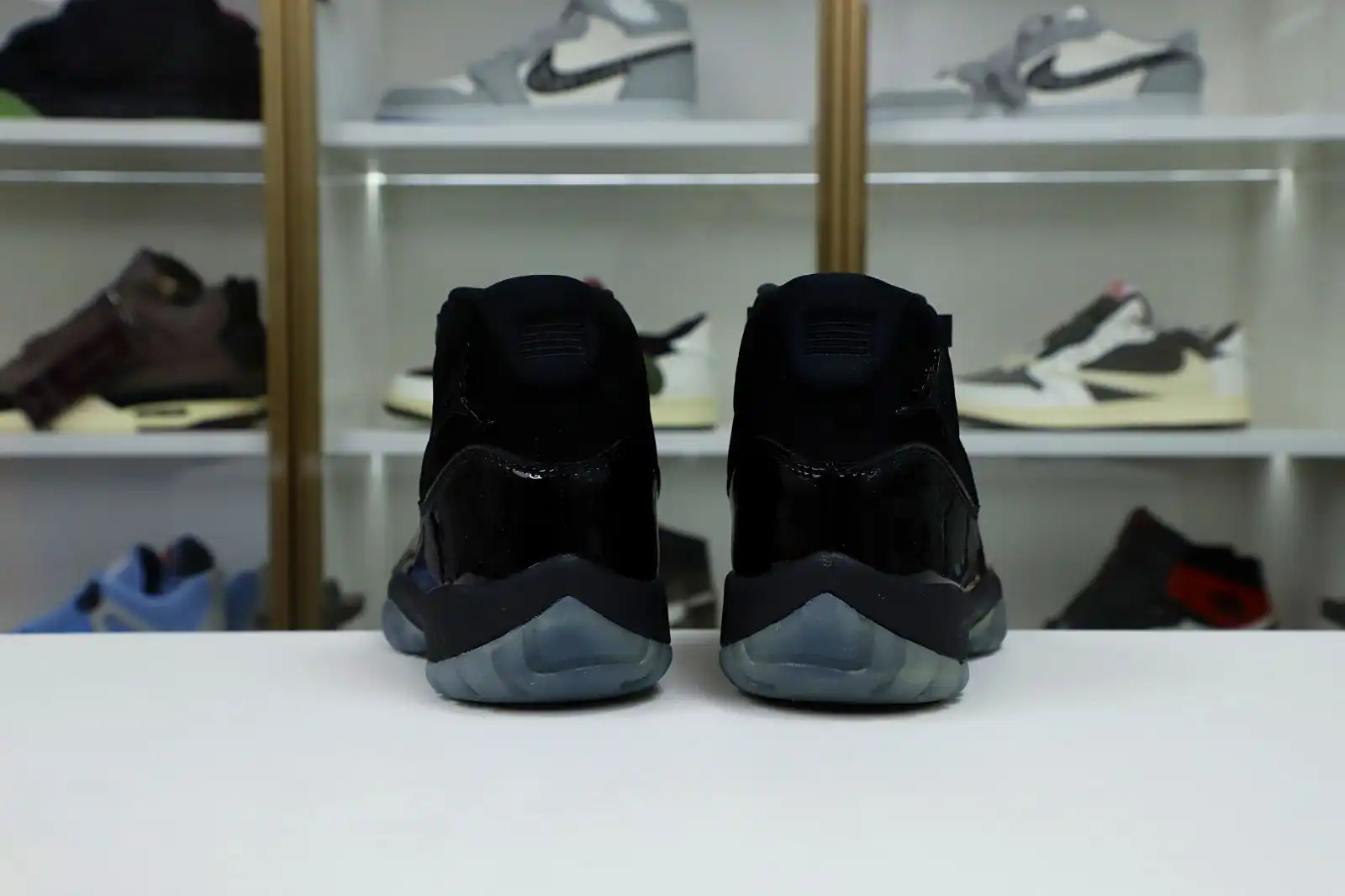 Kimikick AIR JORDAN 11 RETRO 'CAP AND GOWN'