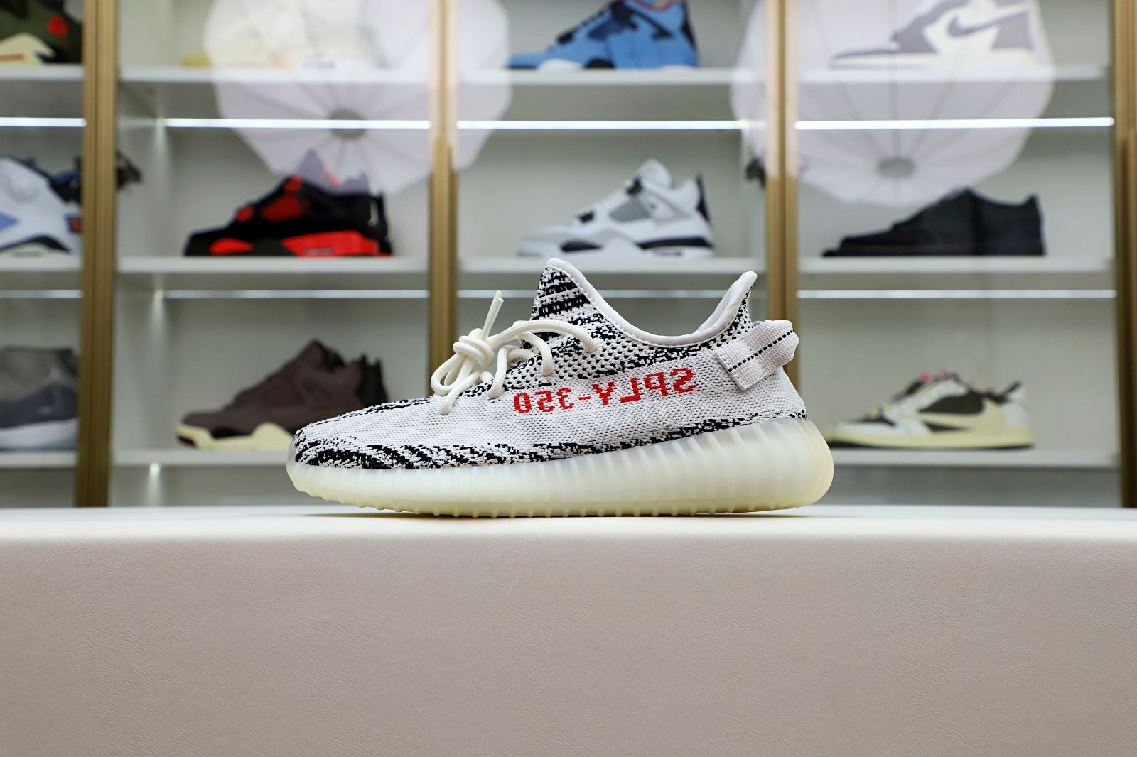 Kimi kick YEEZY BOOST 350 V2 'ZEBRA'