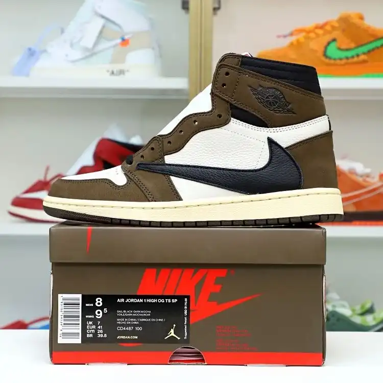 Kimi kick TRAVIS SCOTT X AIR JORDAN 1 RETRO HIGH OG 'MOCHA'