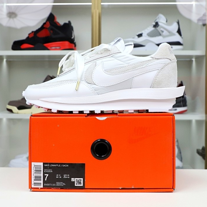 Kimi kick sacai x Nike LDV Waffle