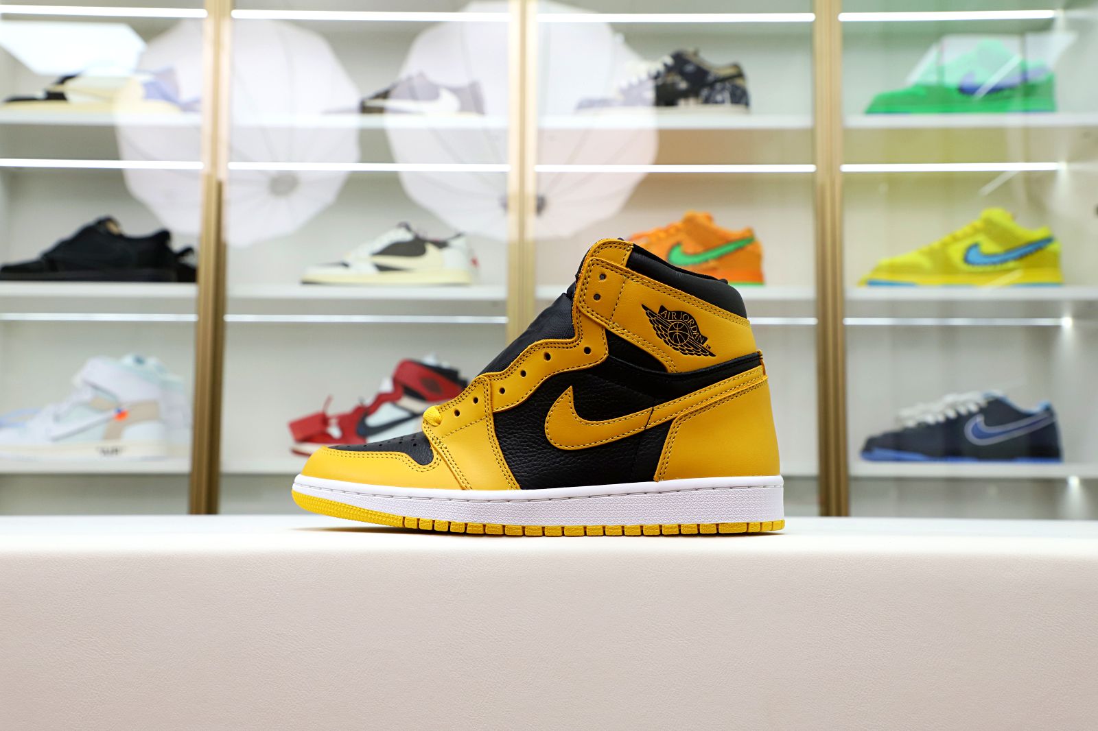 Kimi kick AIR JORDAN 1 HIGH RETRO OG 'POLLEN'