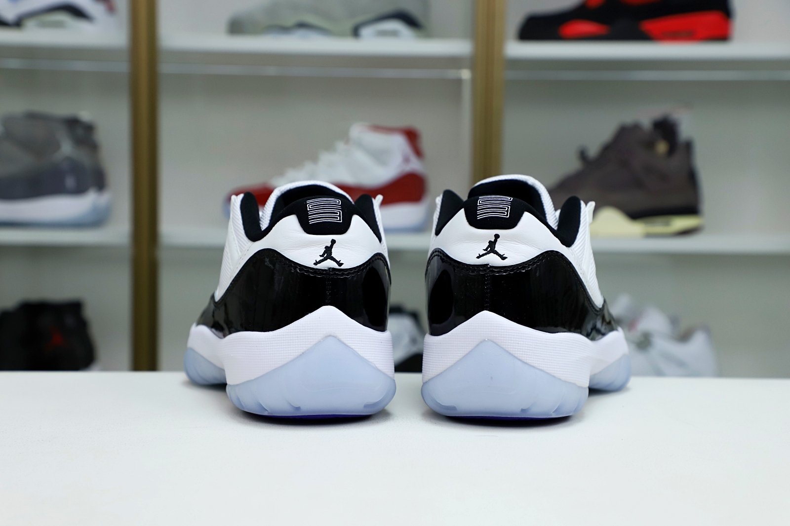 Kimi kick AIR JORDAN 11 RETRO LOW CONCORD