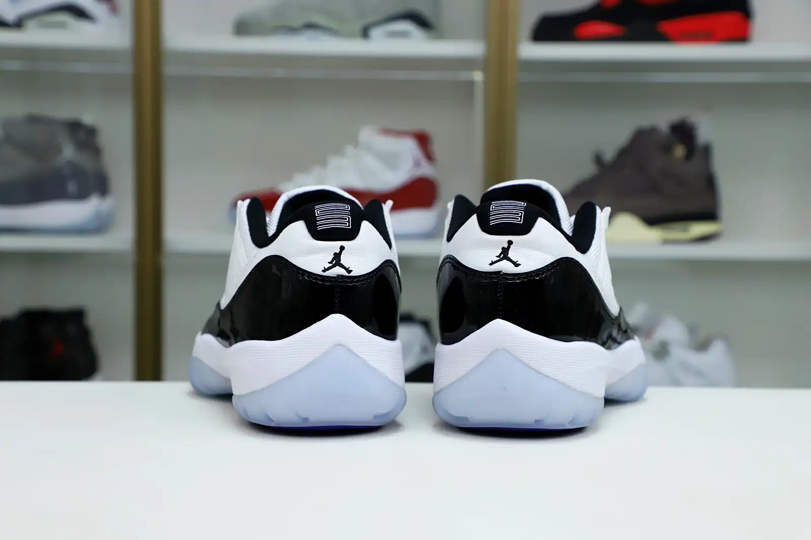 Kimikick AIR JORDAN 11 RETRO LOW CONCORD