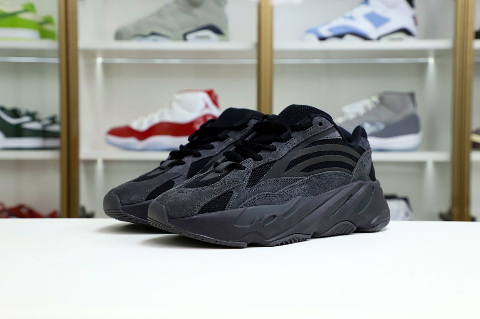 Kimi kick Yeezy Boost 700 V2 Vanta 2019