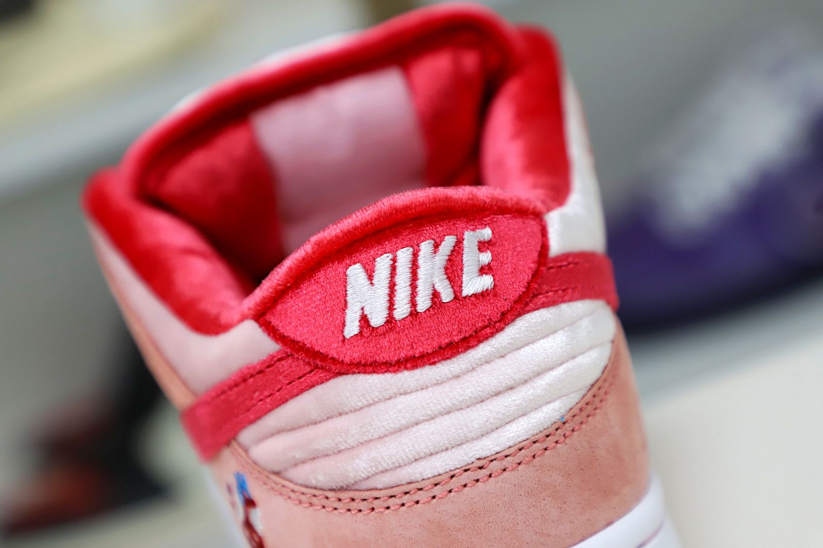 Kimi kick STRANGELOVE X DUNK LOW SB 'VALENTINE'S DAY'