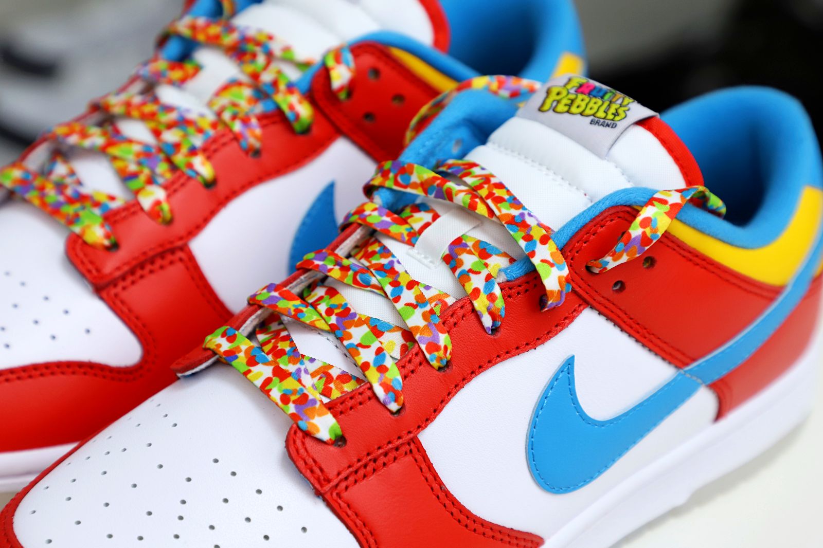 Kimi kick NIKE DUNK QS 'FRUITY PEBBLES'