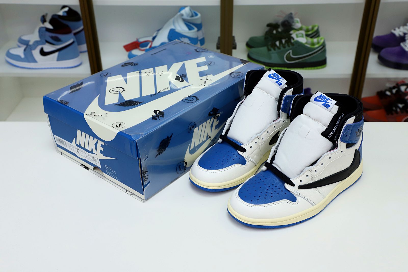 Kimi kick FRAGMENT DESIGN X TRAVIS SCOTT X AIR JORDAN 1 RETRO HIGH