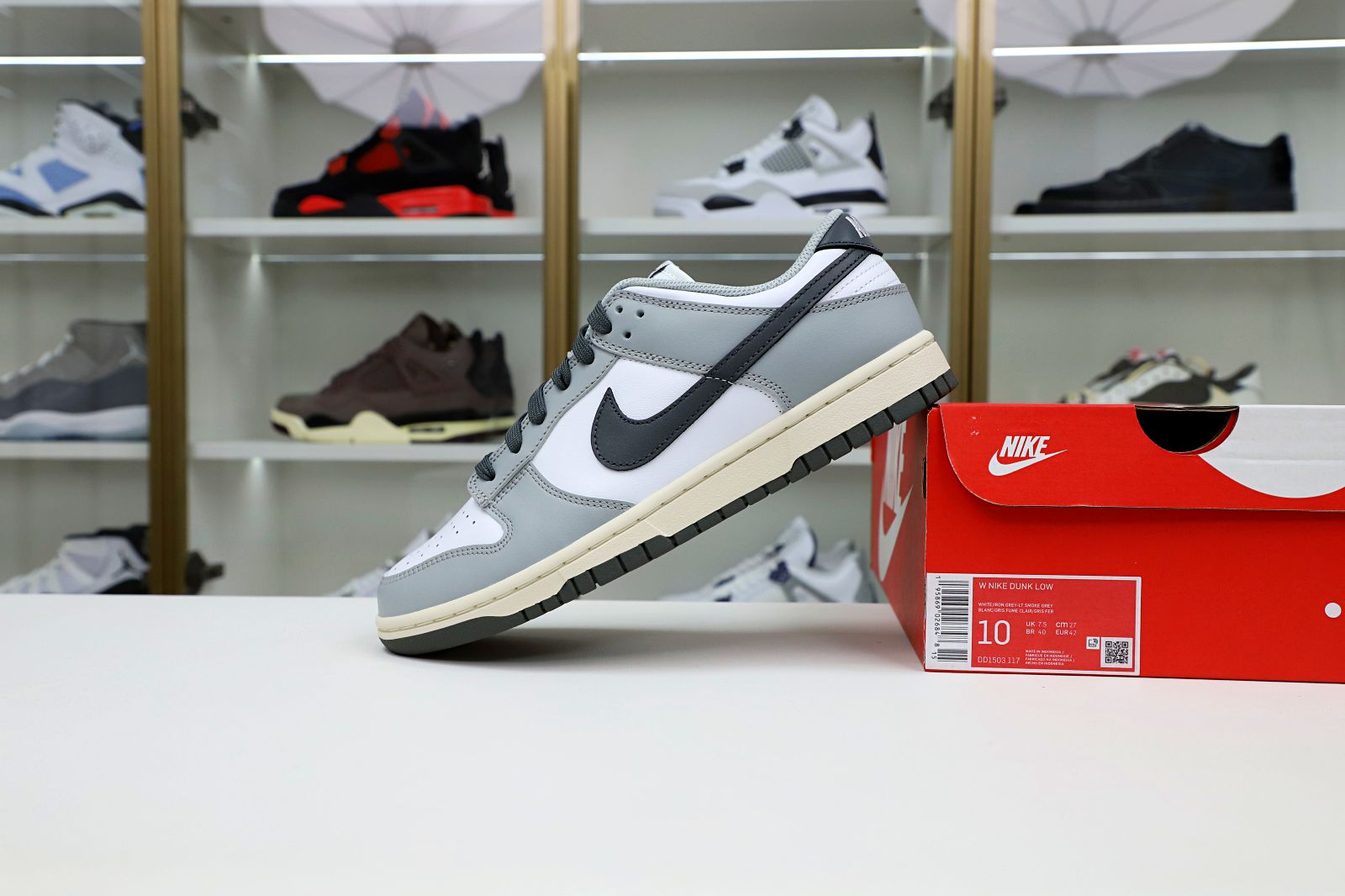 Kimi kick Nike Dunk Low  Light Smoke Grey