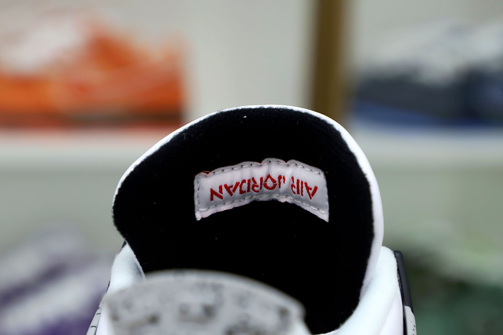 Kimi kick Air Jordan 4 Retro White Cement