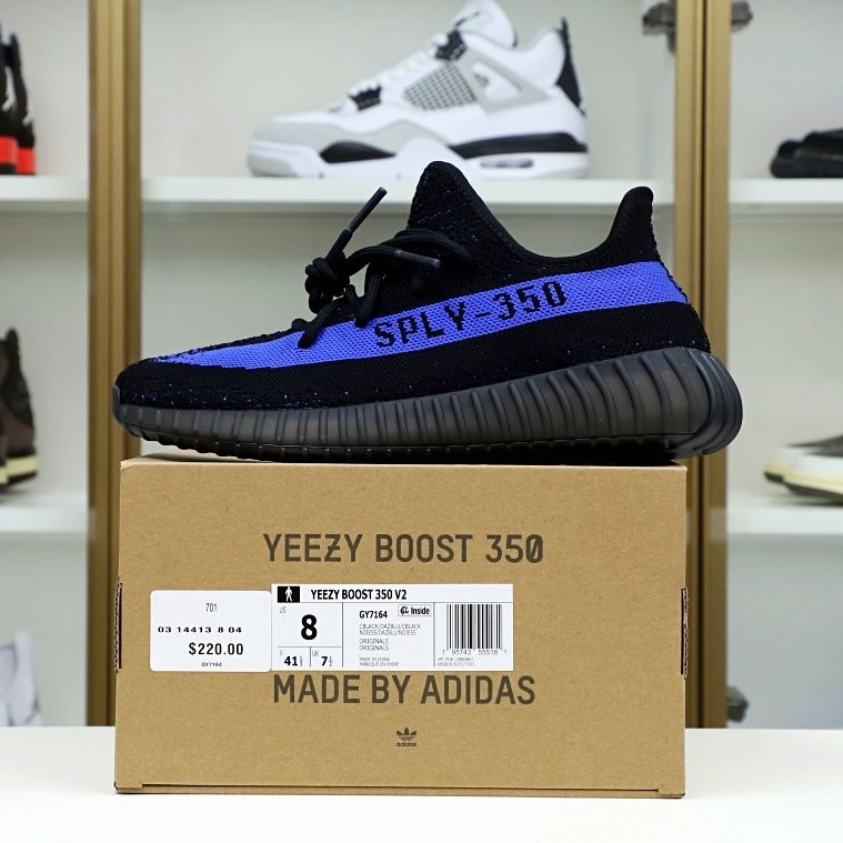 Kimi kick YEEZY BOOST 350 V2 'DAZZLING BLUE'