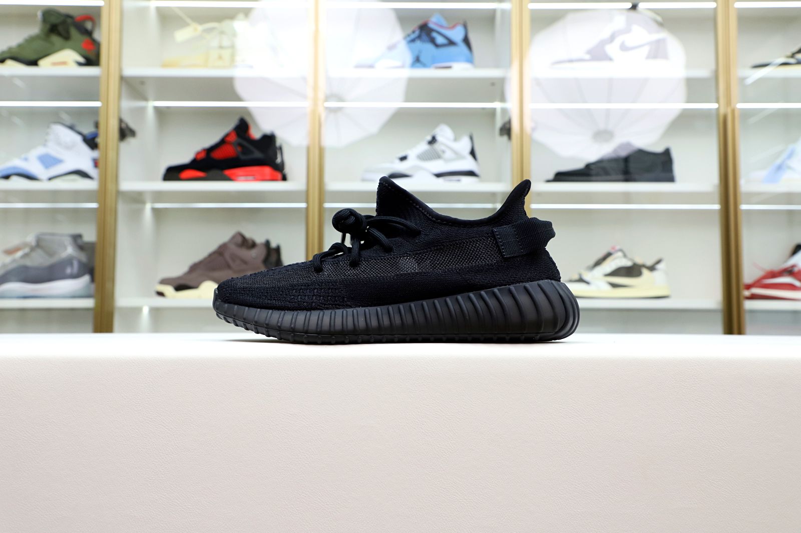 Kimi kick YEEZY BOOST 350 V2 ONYX