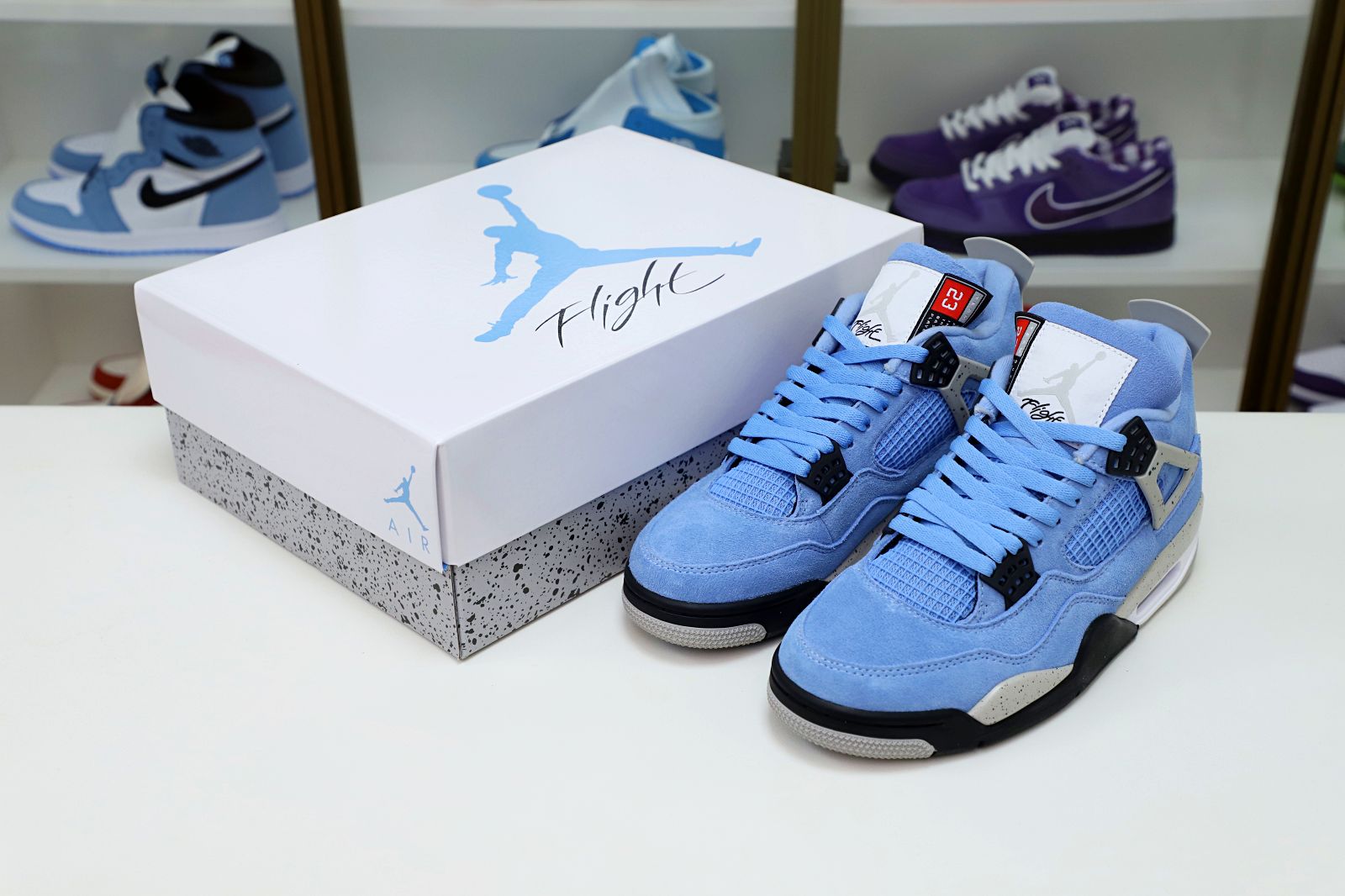 Kimi kick AIR JORDAN 4 UNIVERSITY BLUE