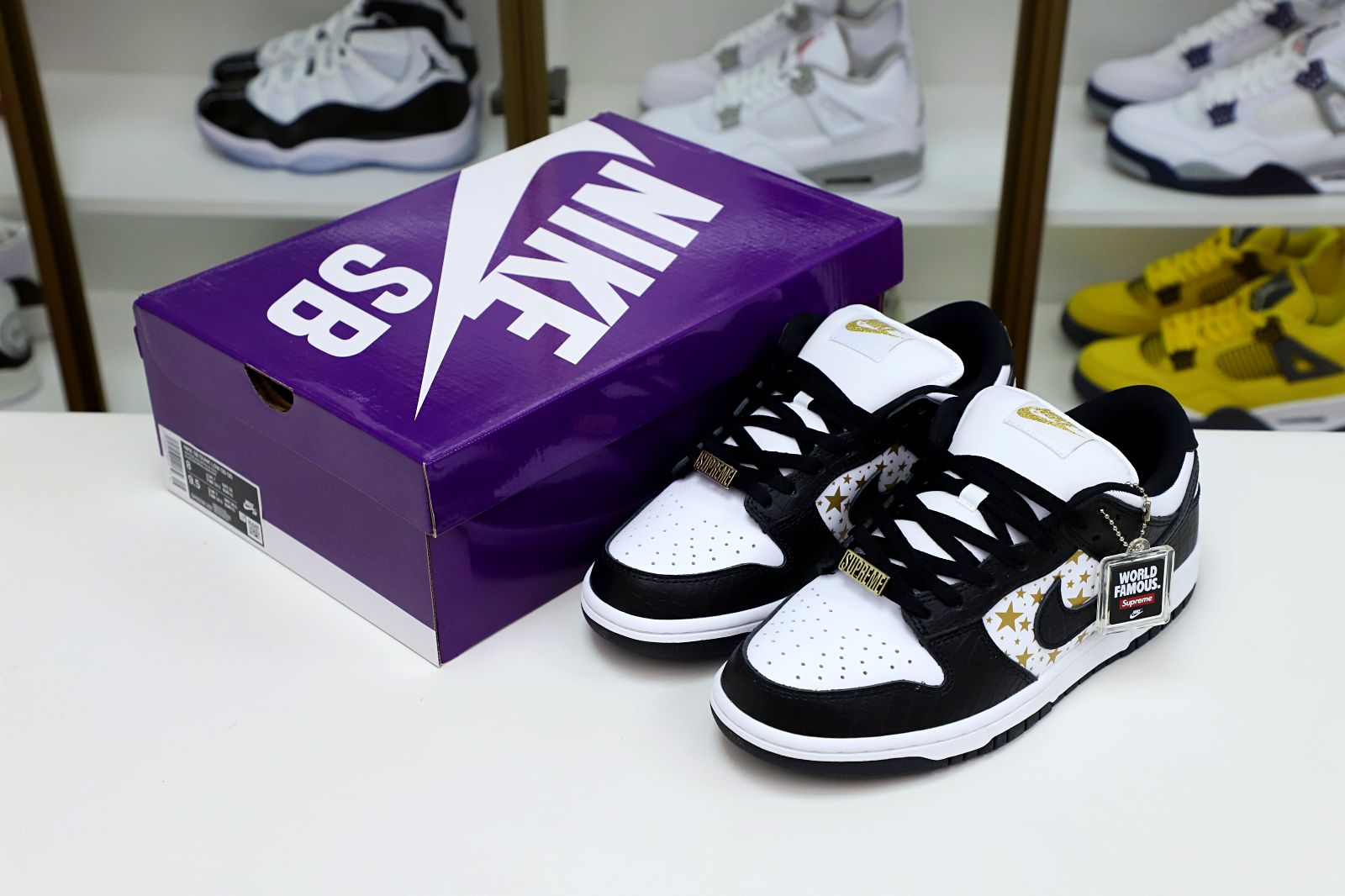 Kimi kick Supreme x Nike SB Dunk Low 