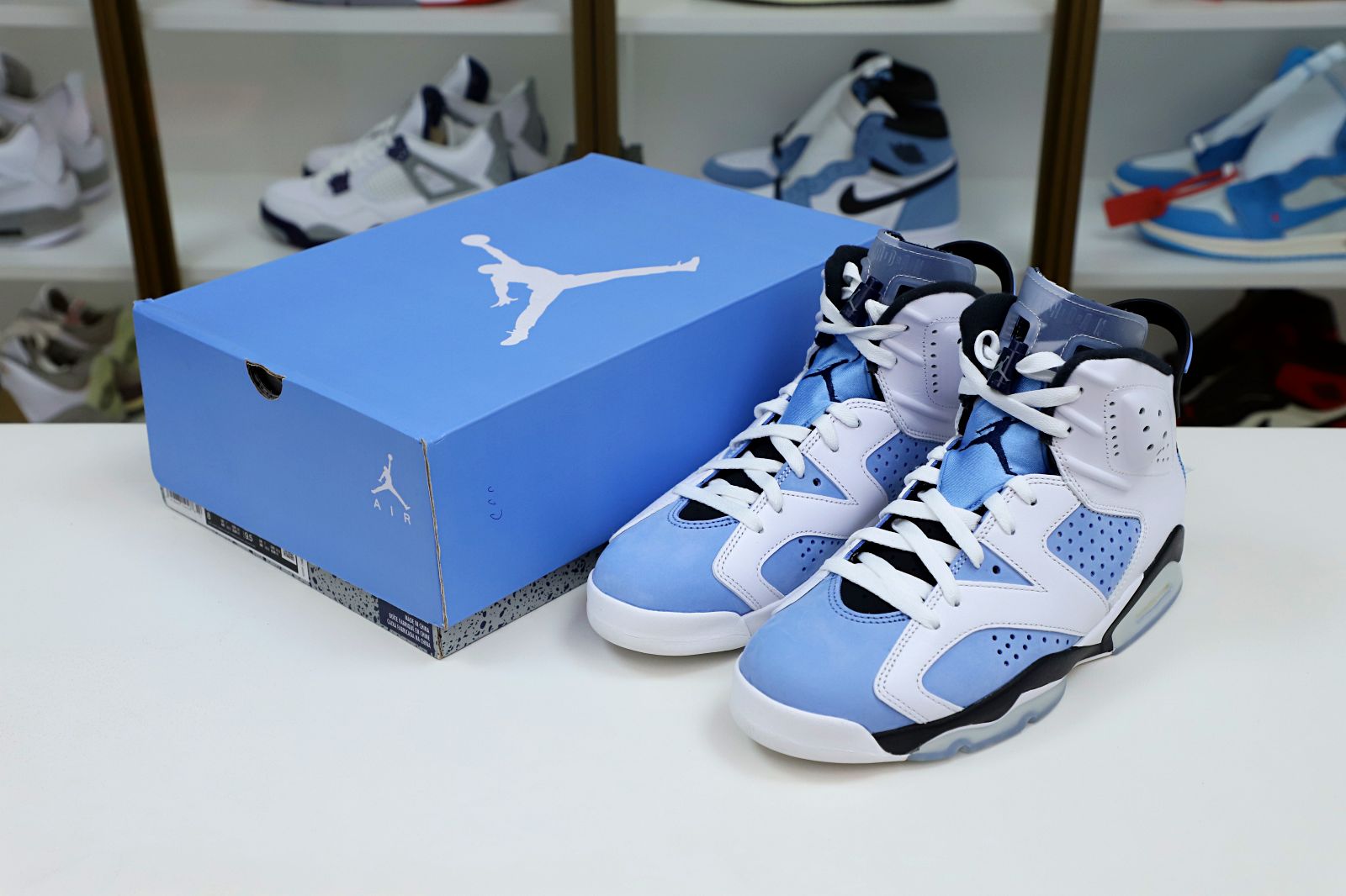 Kimi kick AIR JORDAN 6 RETRO 'UNC HOME'