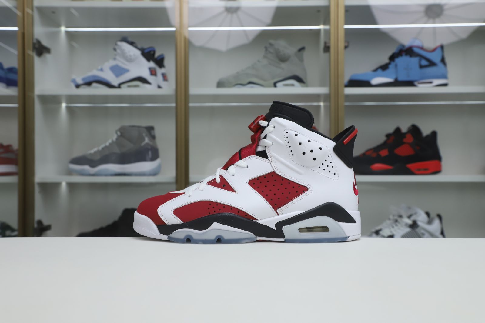 Kimi kick AIR JORDAN 6 RETRO OG 'CARMINE' 2021