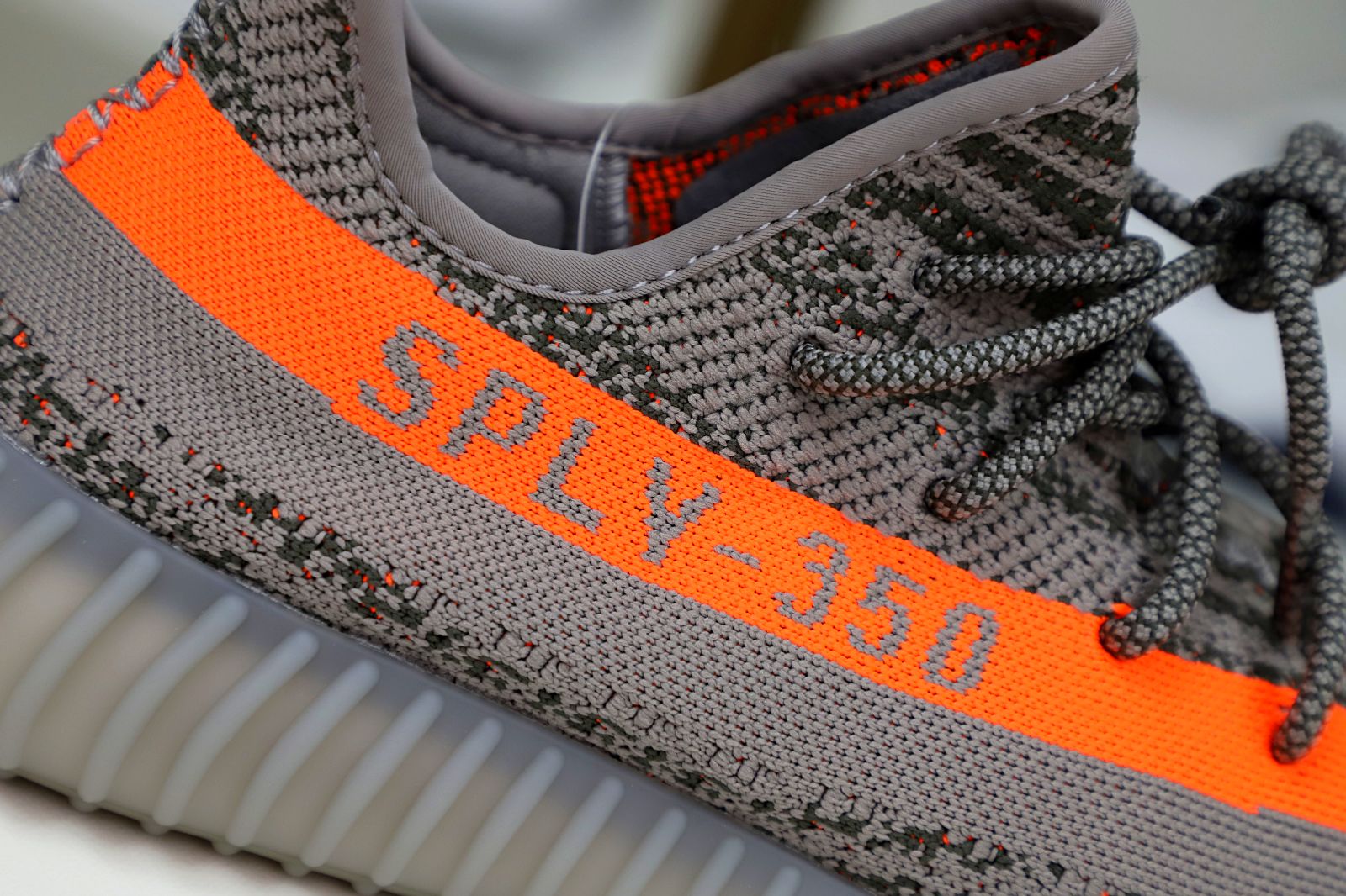 Kimi kick YEEZY BOOST 350 V2 'BELUGA'