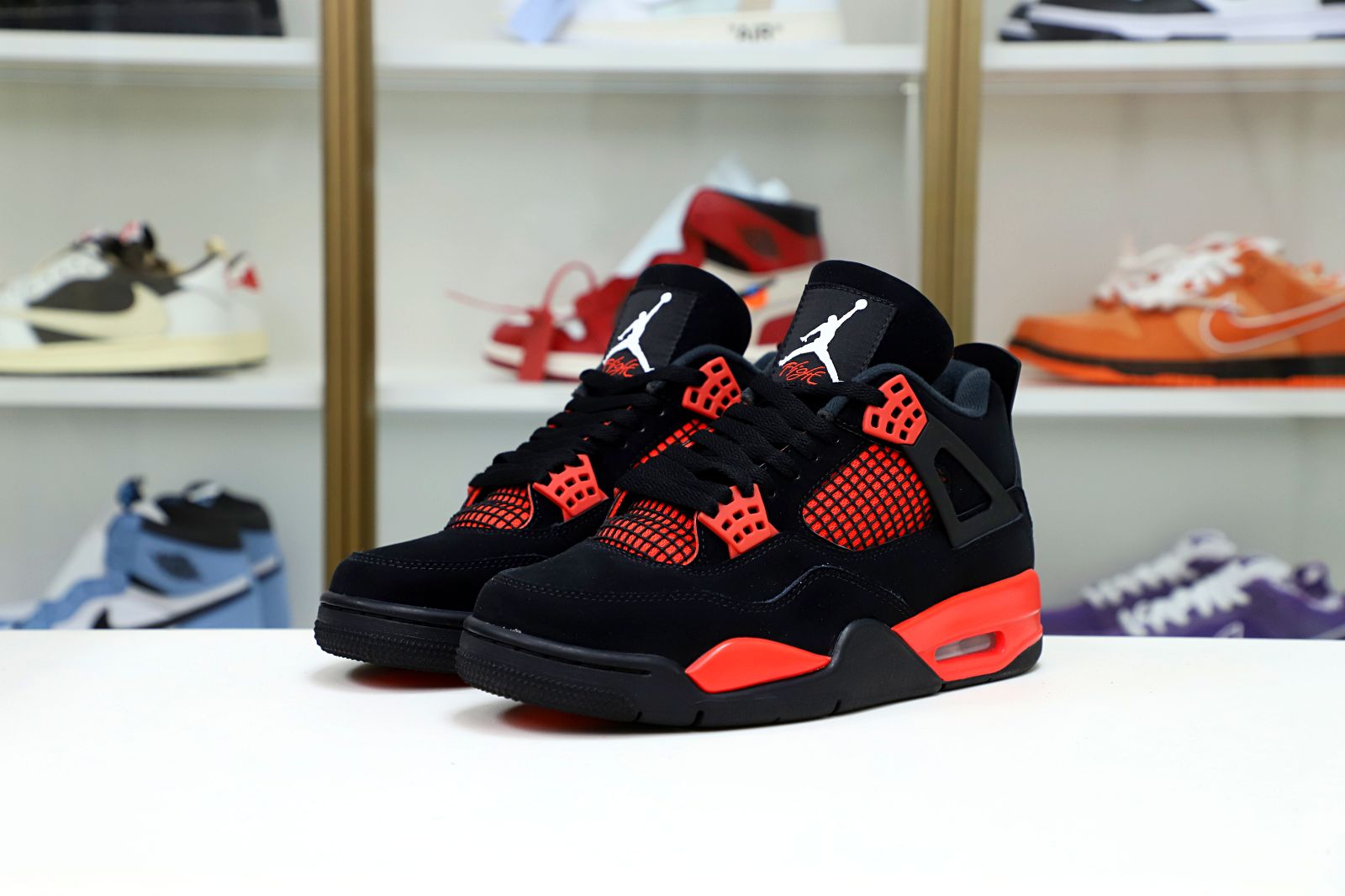 Kimi kick AIR JORDAN 4 RETRO 'RED THUNDER'