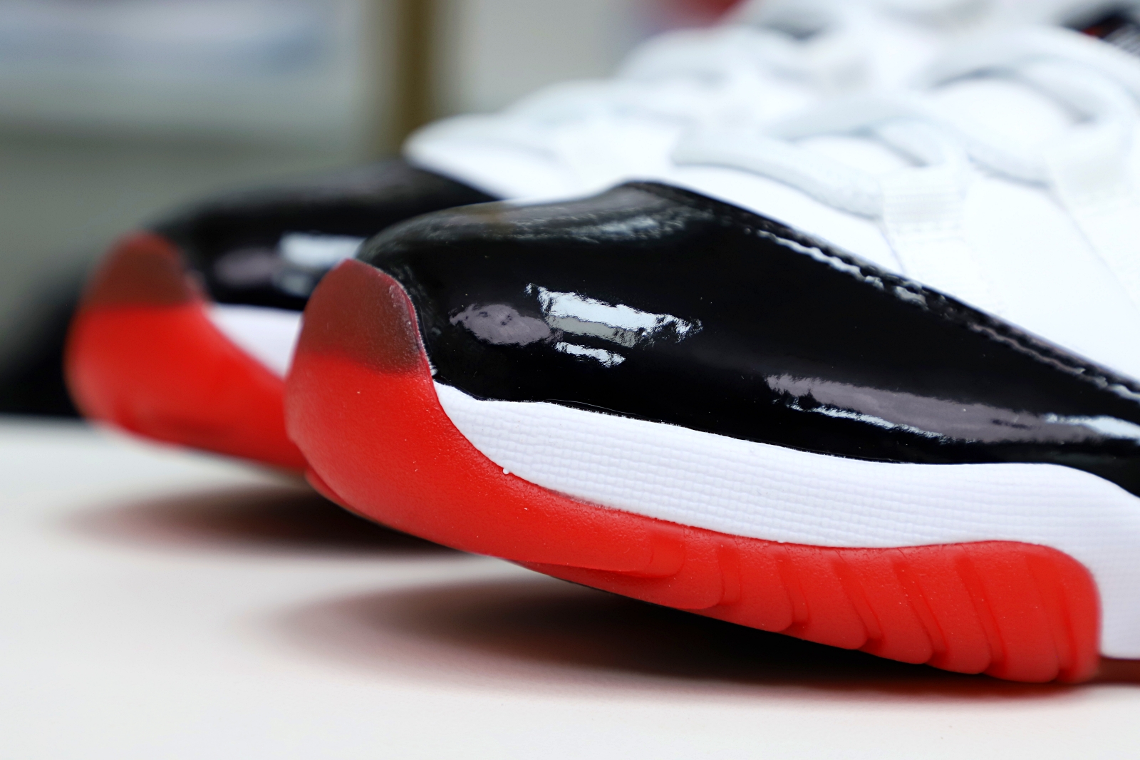 Kimi kick AIR JORDAN 11 LOW WHITE BRED