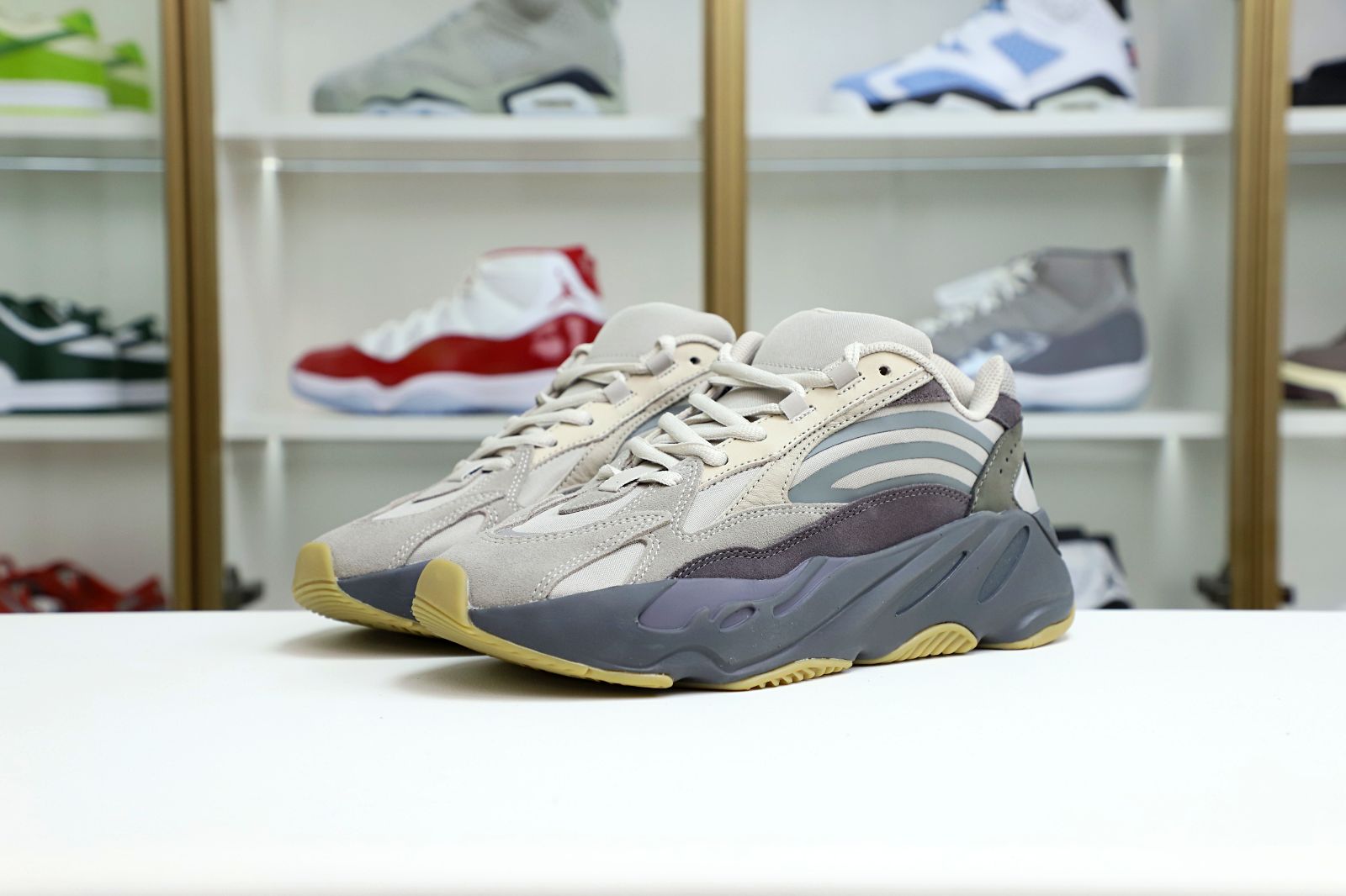 Kimi kick Yeezy boost 700 V2 Tephra