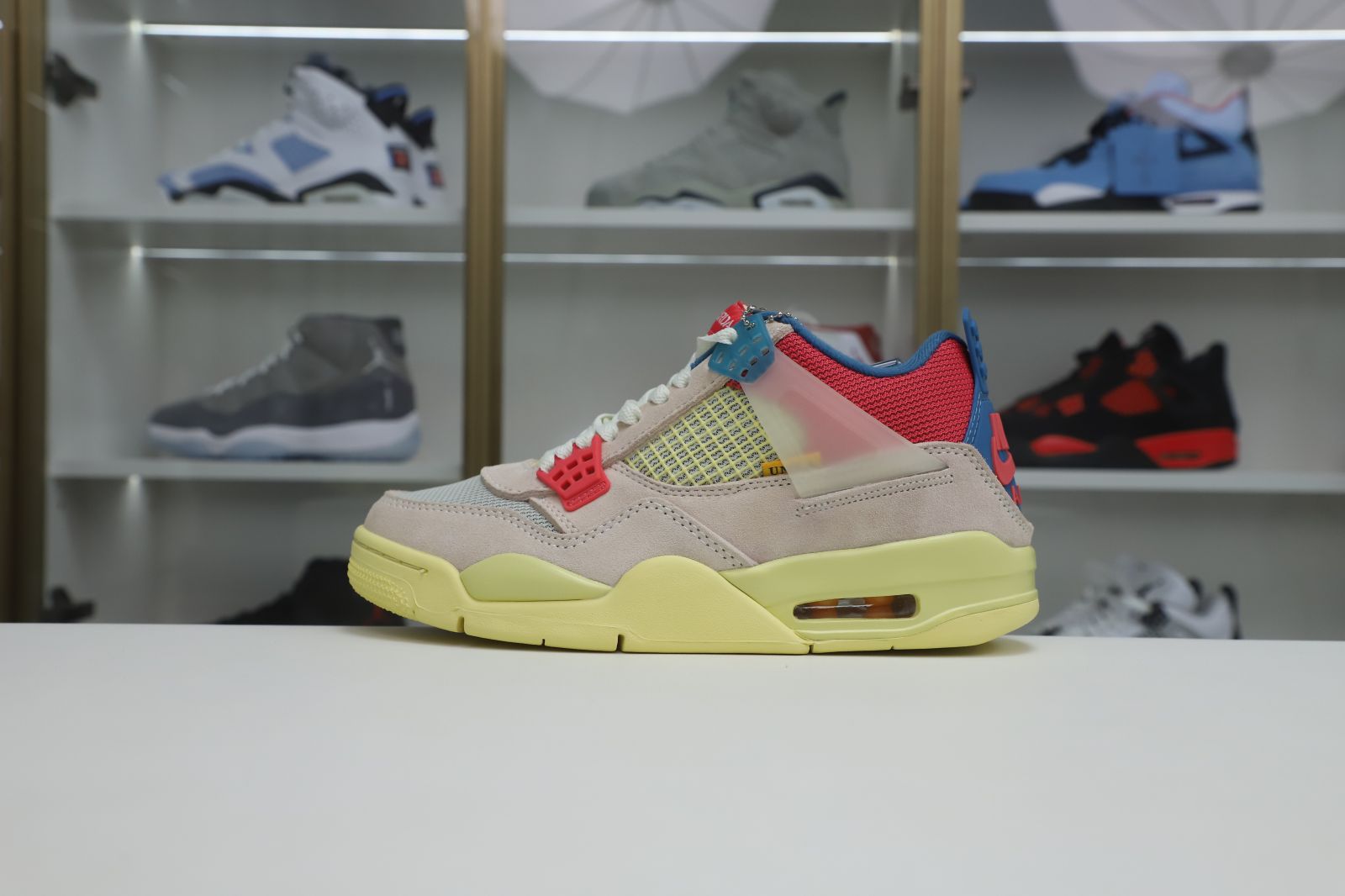 Kimi kick UNION LA X AIR JORDAN 4 RETRO 'GUAVA ICE'