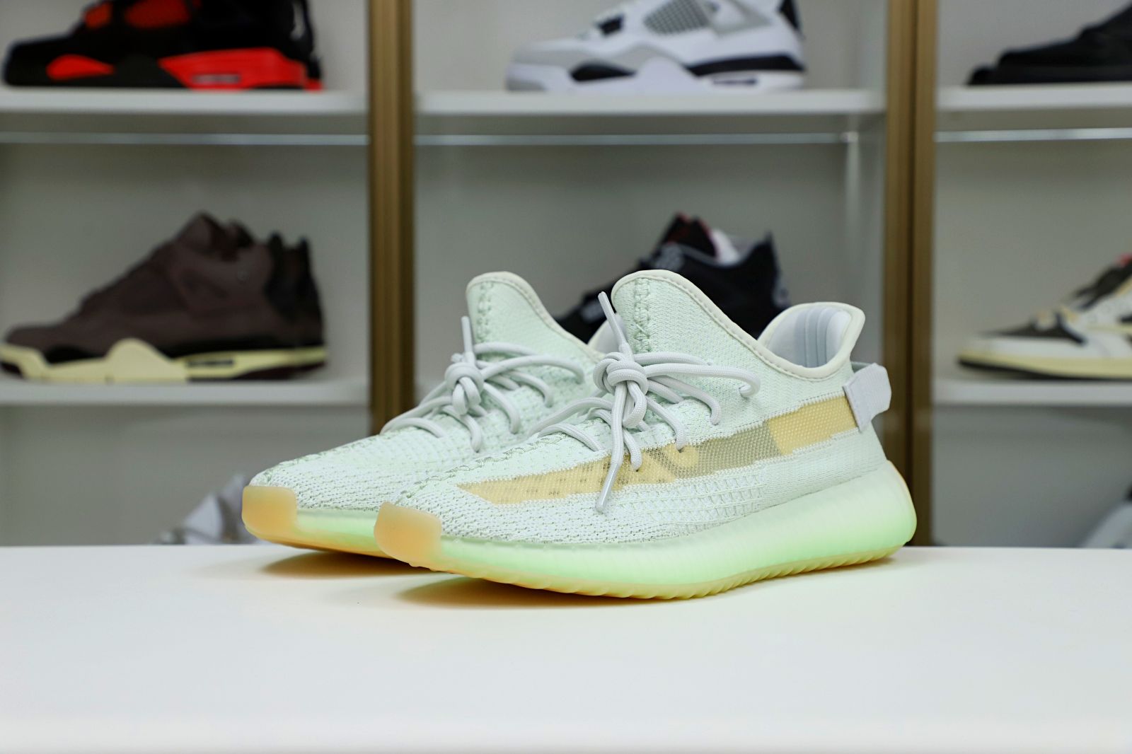 Kimi kick YEEZY BOOST 350 V2 'HYPERSPACE'