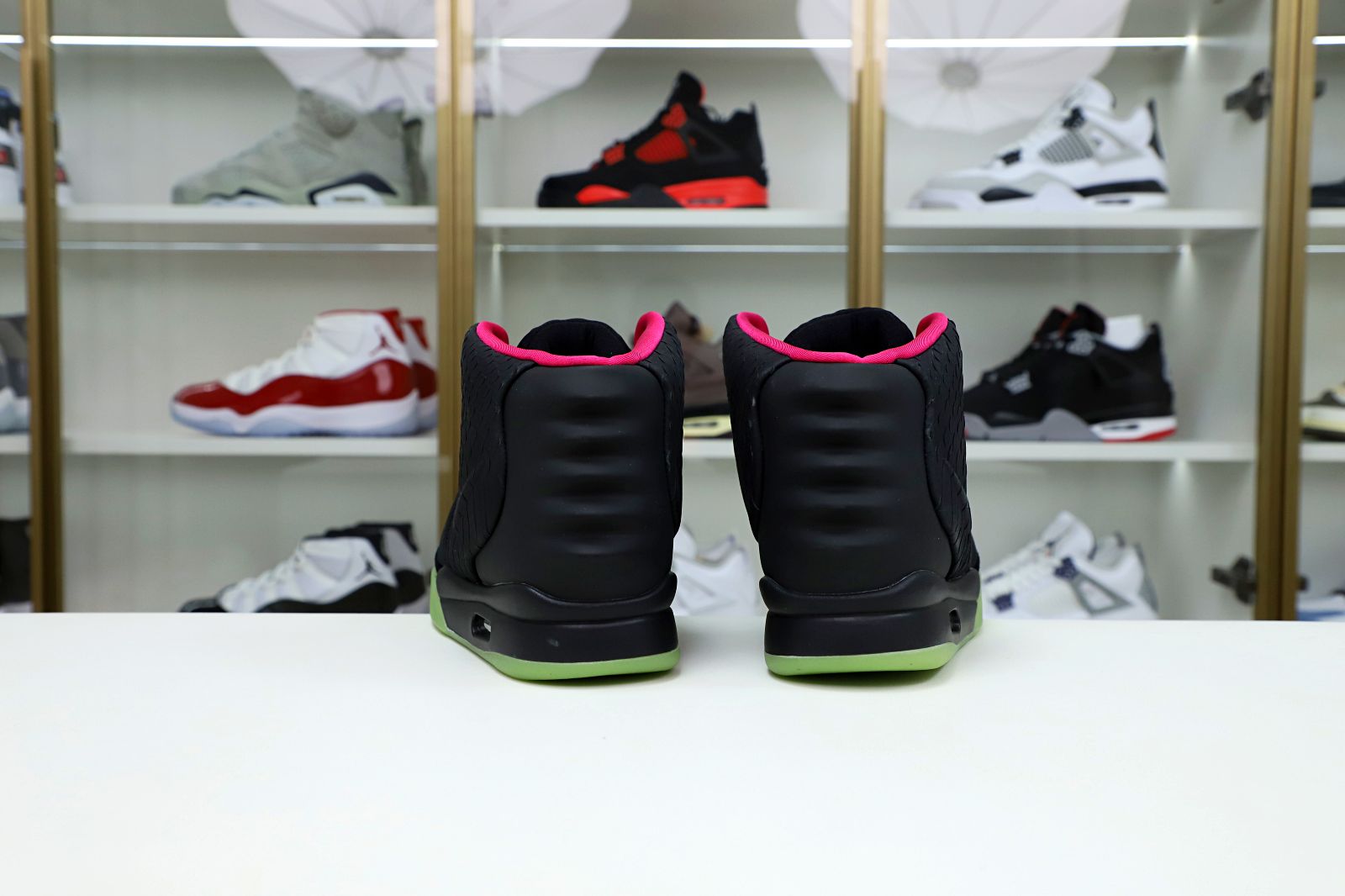 Kimi kick Nike Air Yeezy 2 solar red