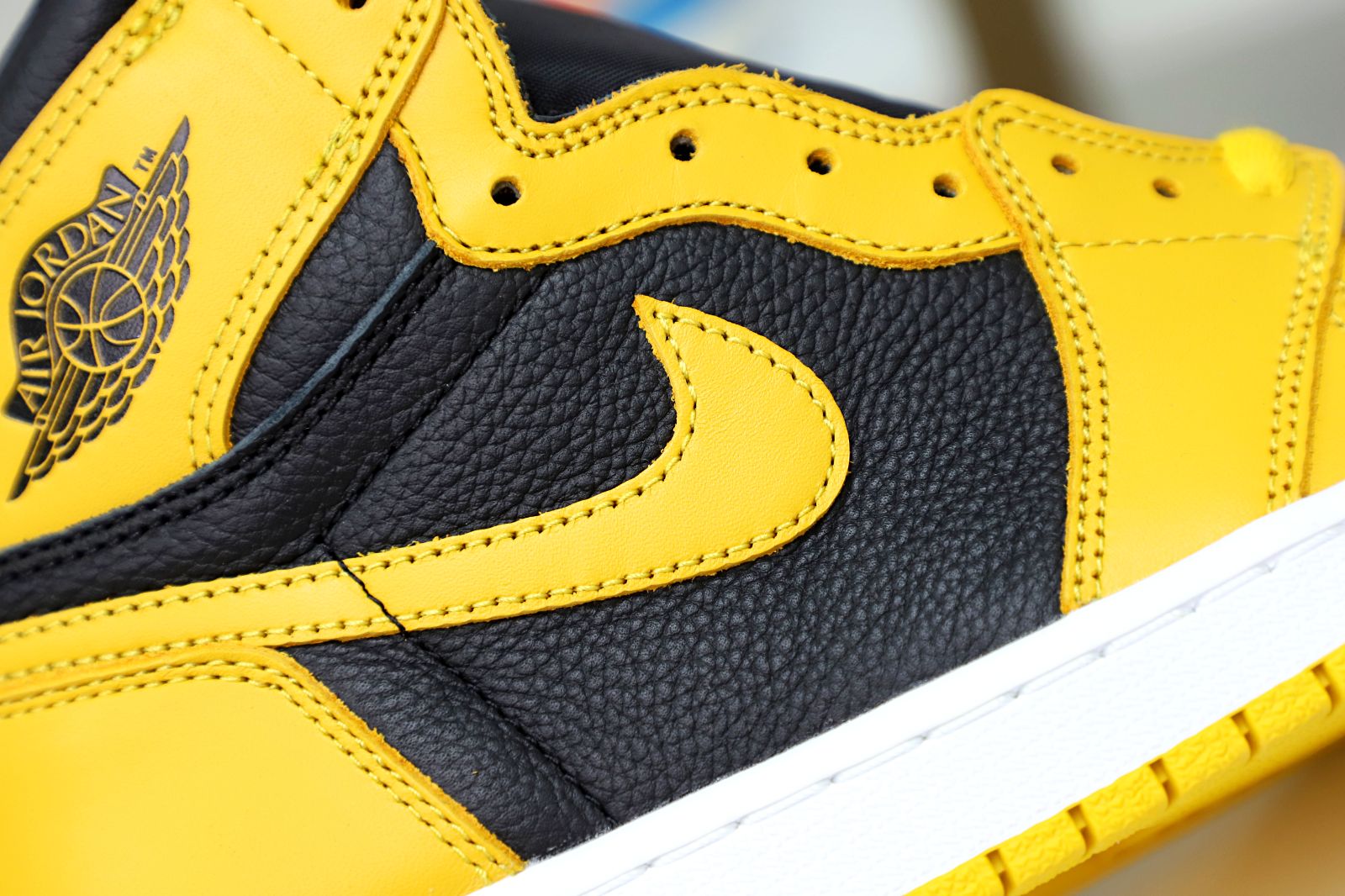 Kimi kick AIR JORDAN 1 HIGH RETRO OG 'POLLEN'