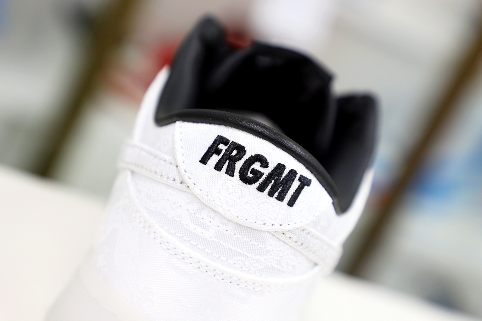 Kimi kick Nike Dunk Low x Fragment Design x CLOT