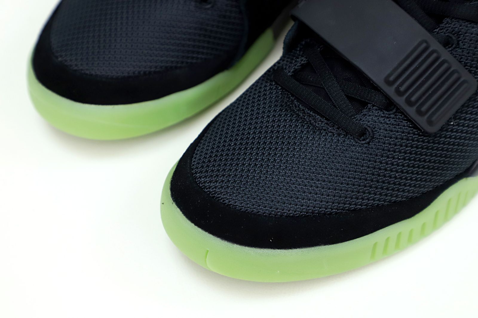 Kimi kick Nike Air Yeezy 2 solar red