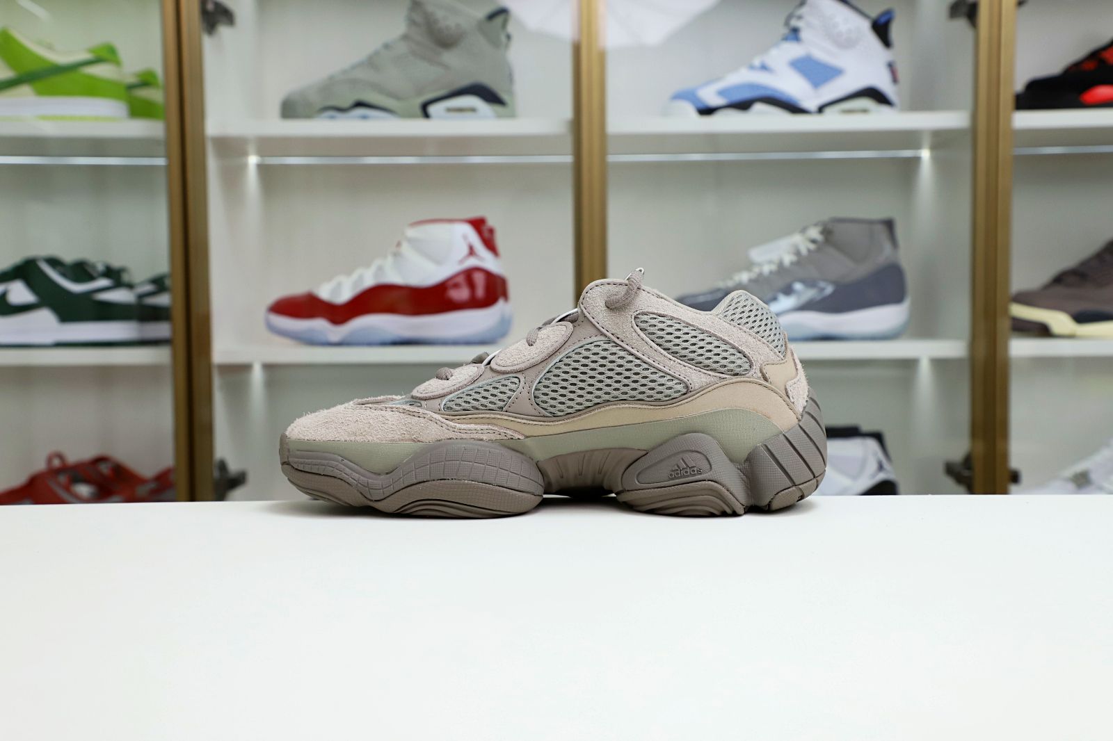 Kimi kick Yeezy 500 