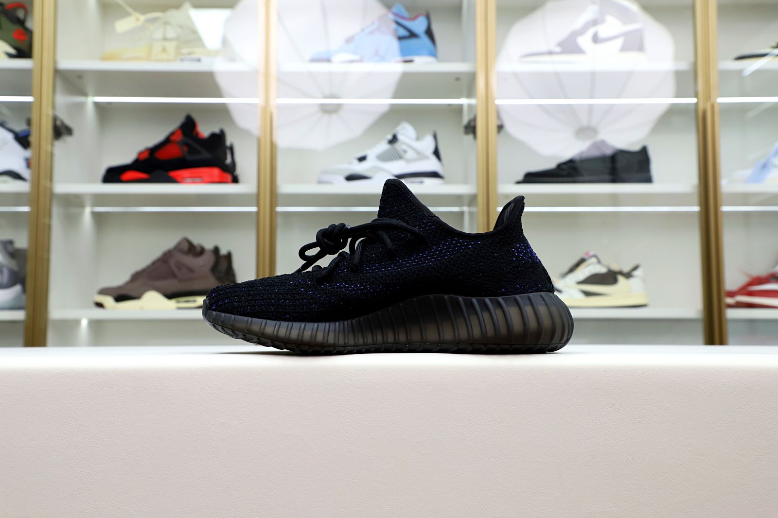 Kimi kick YEEZY BOOST 350 V2 'DAZZLING BLUE'