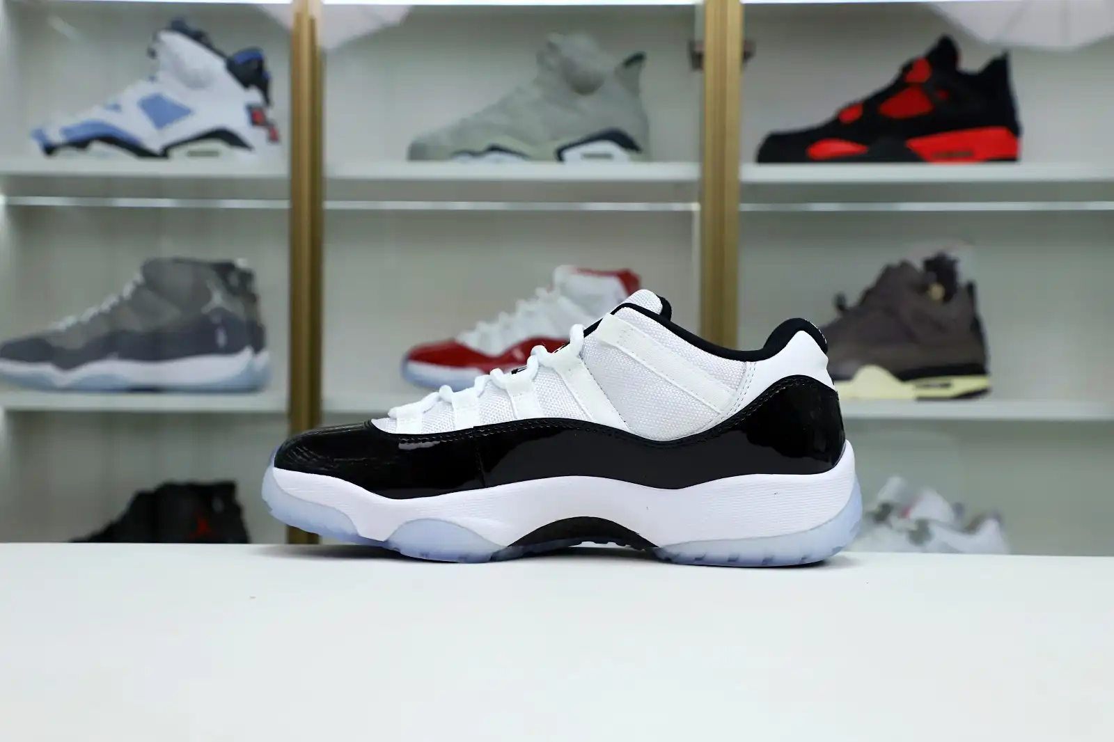 Kimikick AIR JORDAN 11 RETRO LOW CONCORD