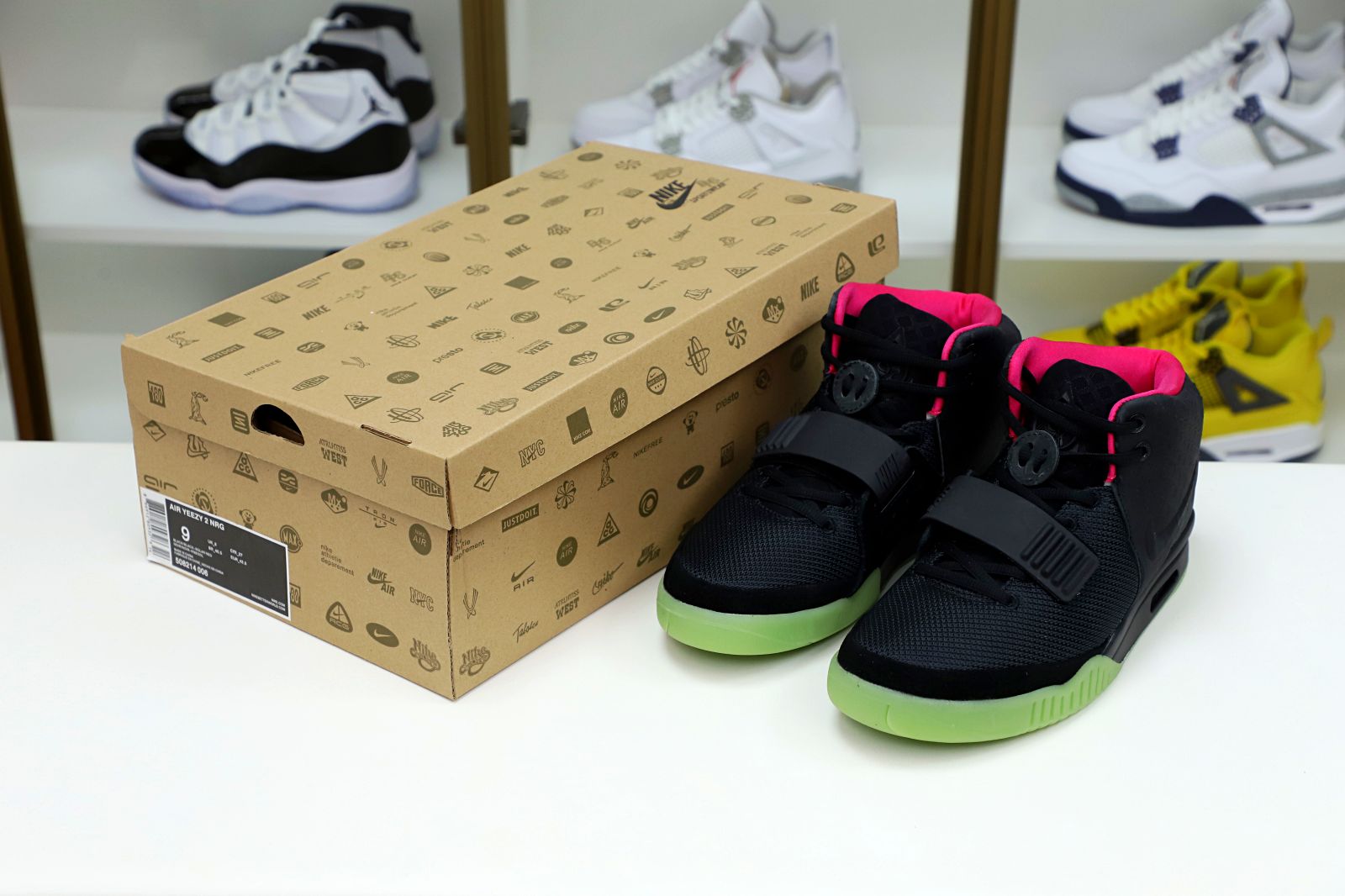 Kimi kick Nike Air Yeezy 2 solar red