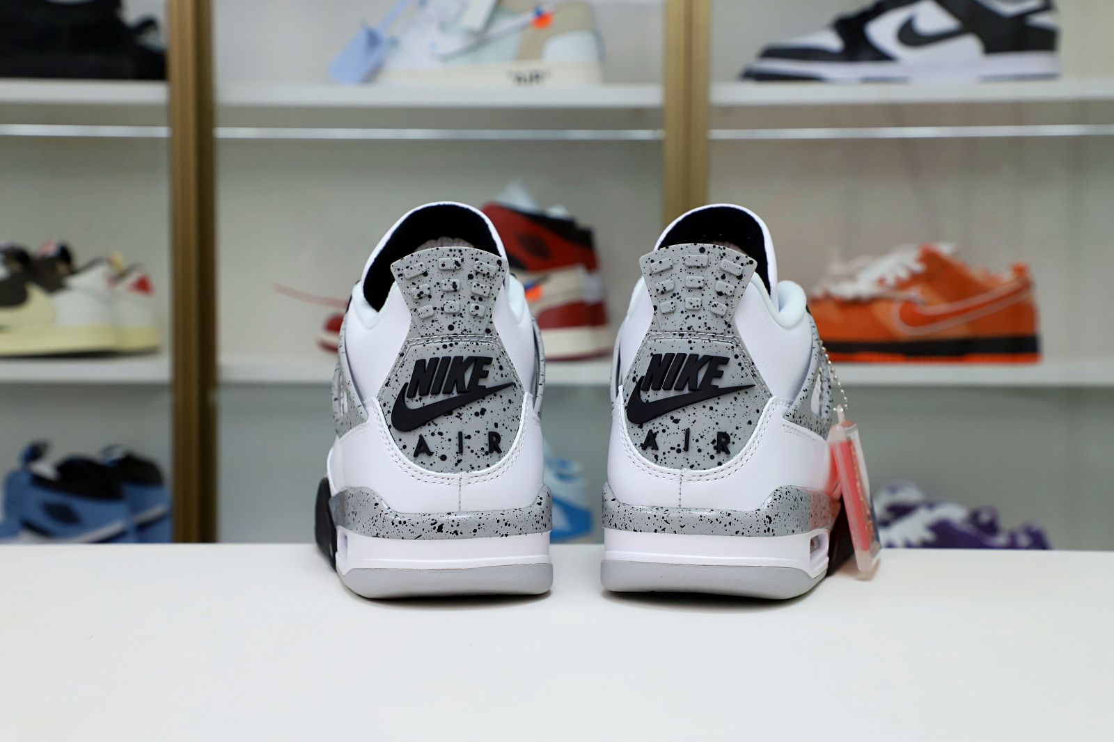 Kimi kick Air Jordan 4 Retro White Cement