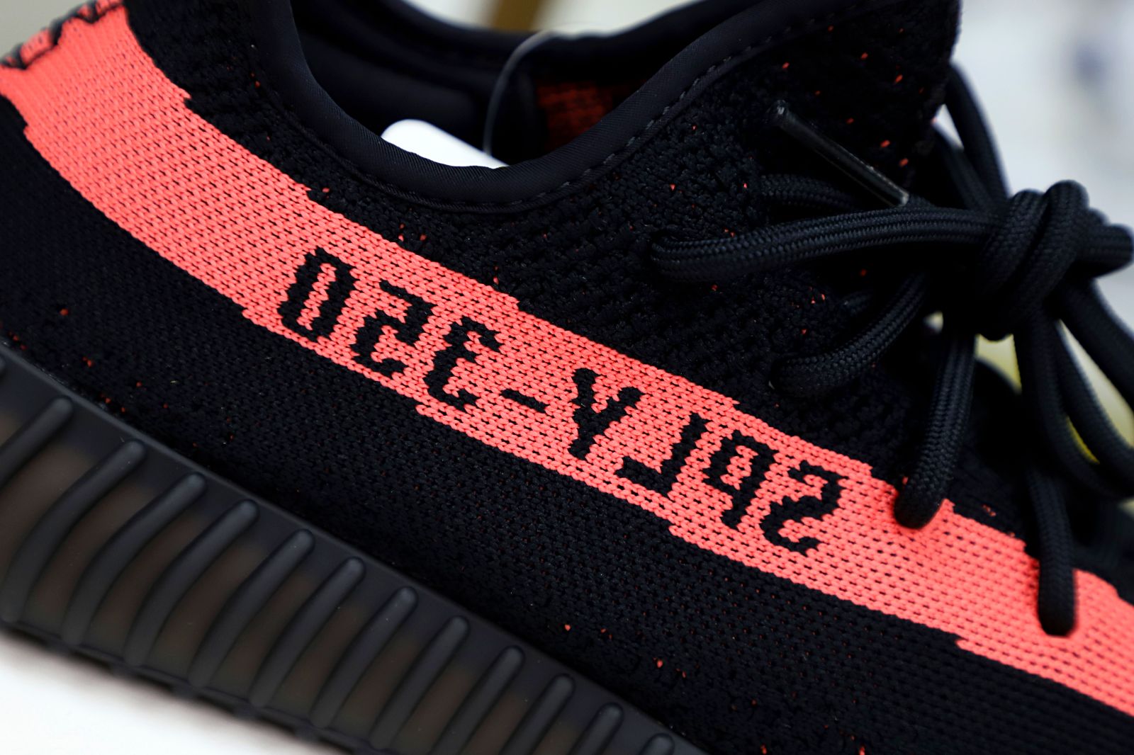 Kimi kick YEEZY BOOST 350 V2 'RED'