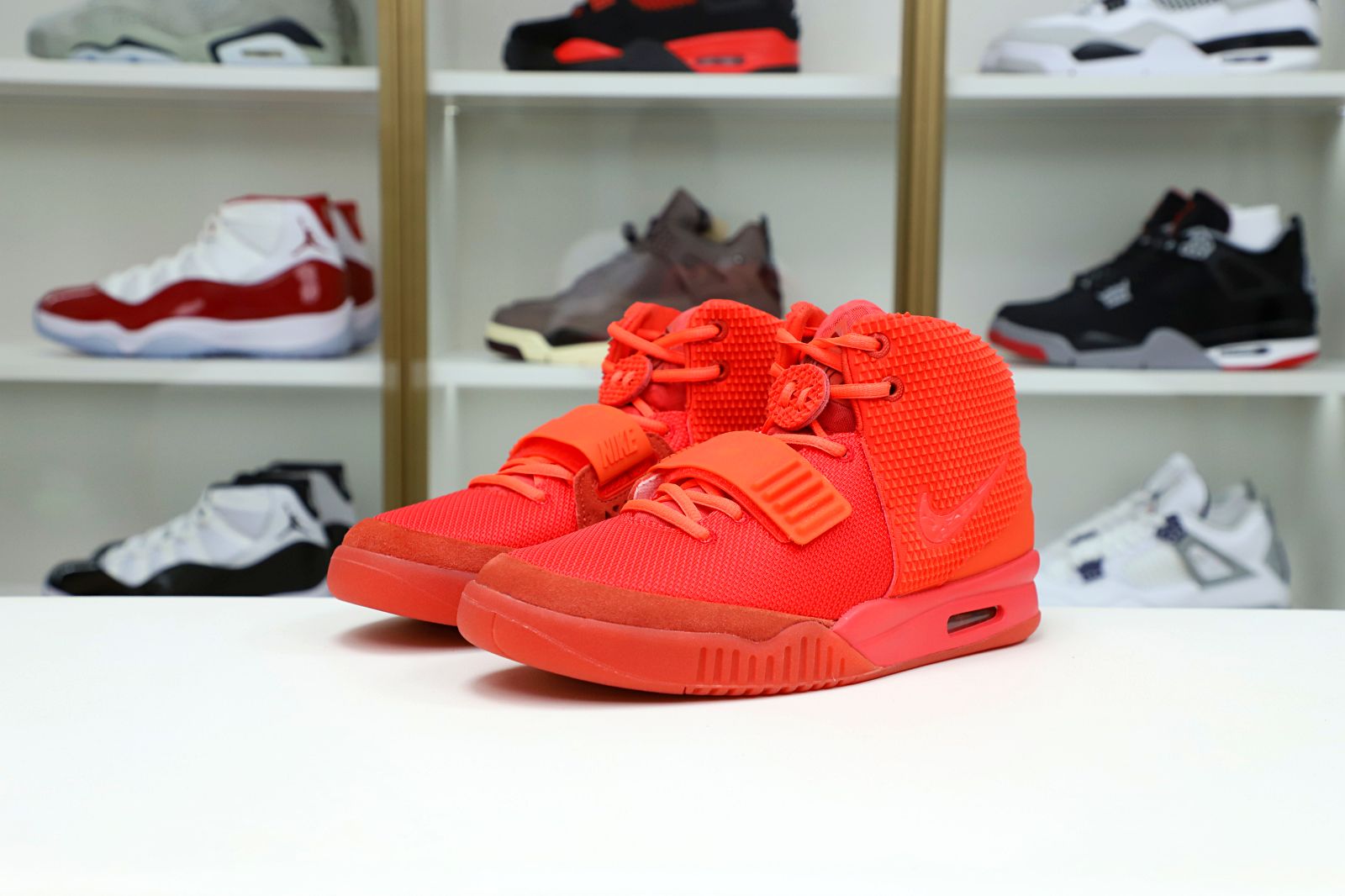 Kimi kick Nike Air Yeezy 2 red october