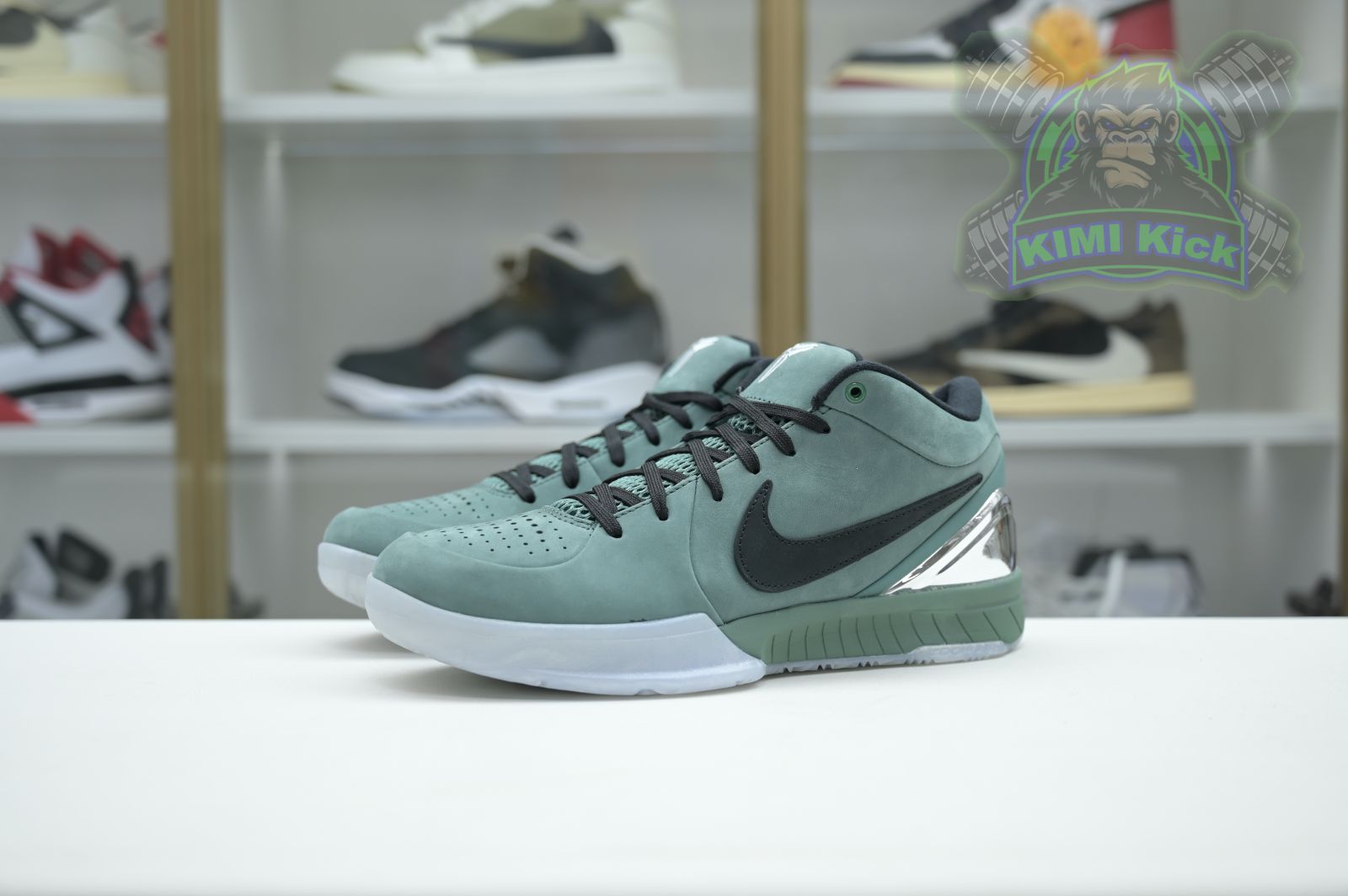 Kimi kick Nike Zoom Kobe 4 Protro 