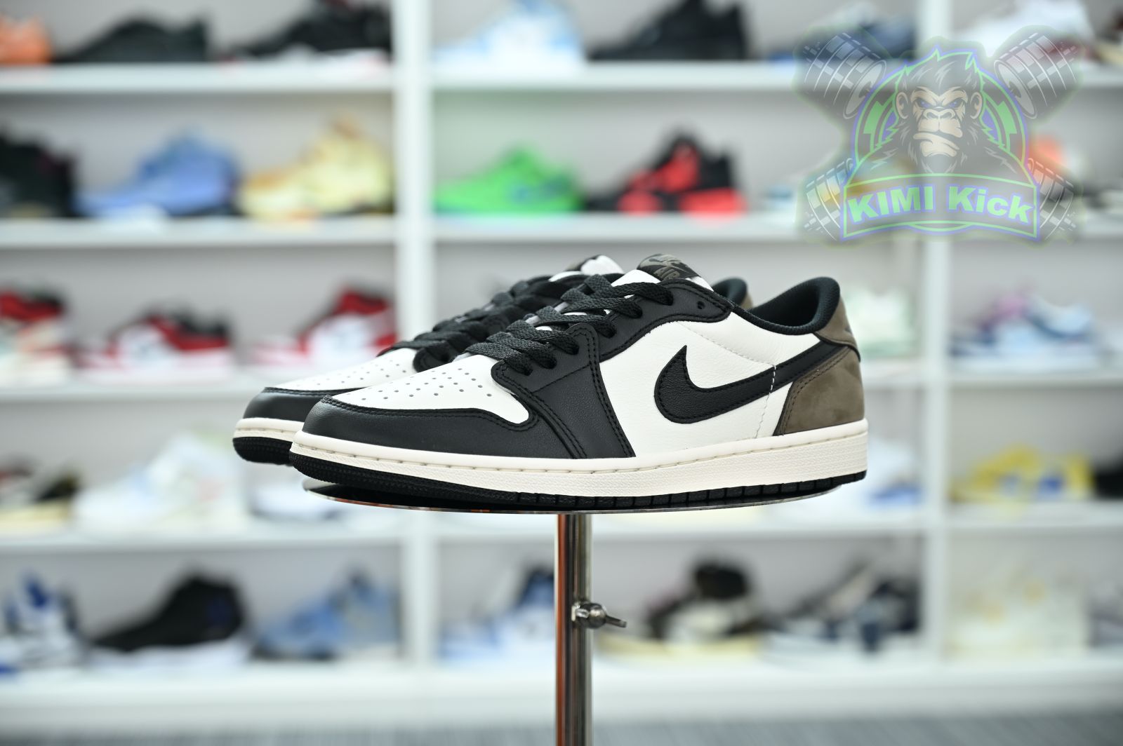 Kimi kick Jordan Air Jordan 1 Low OG 