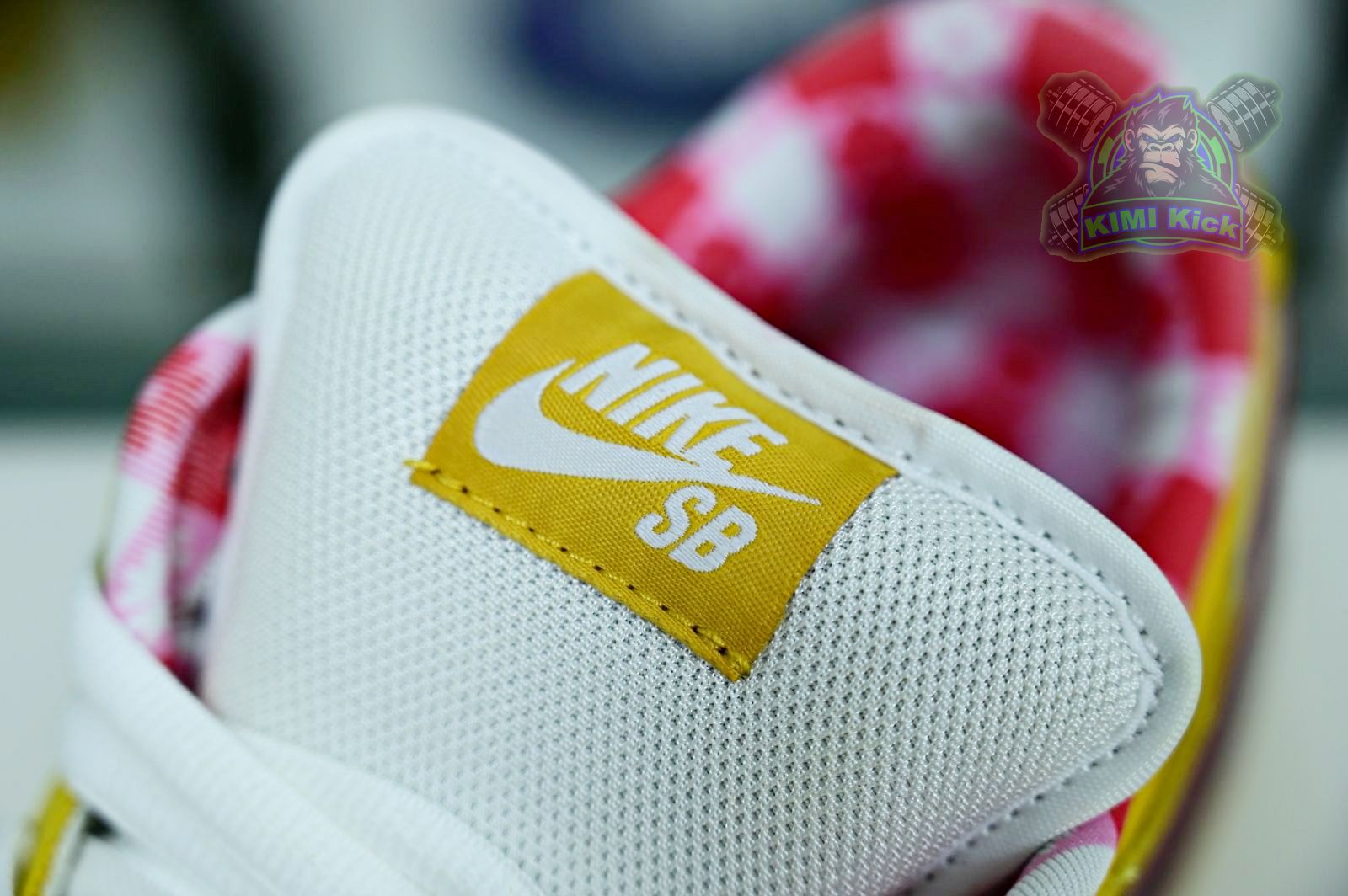 Kimi kick Nike Dunk SB Low YellowLobster