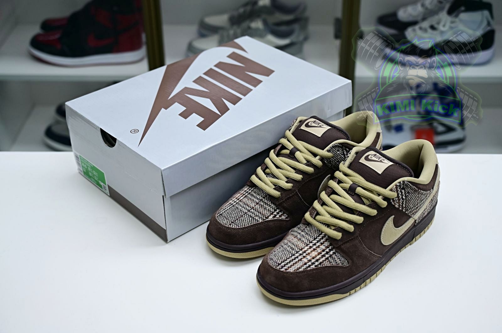 Kimi kick Nike Dunk SB Low Tweed