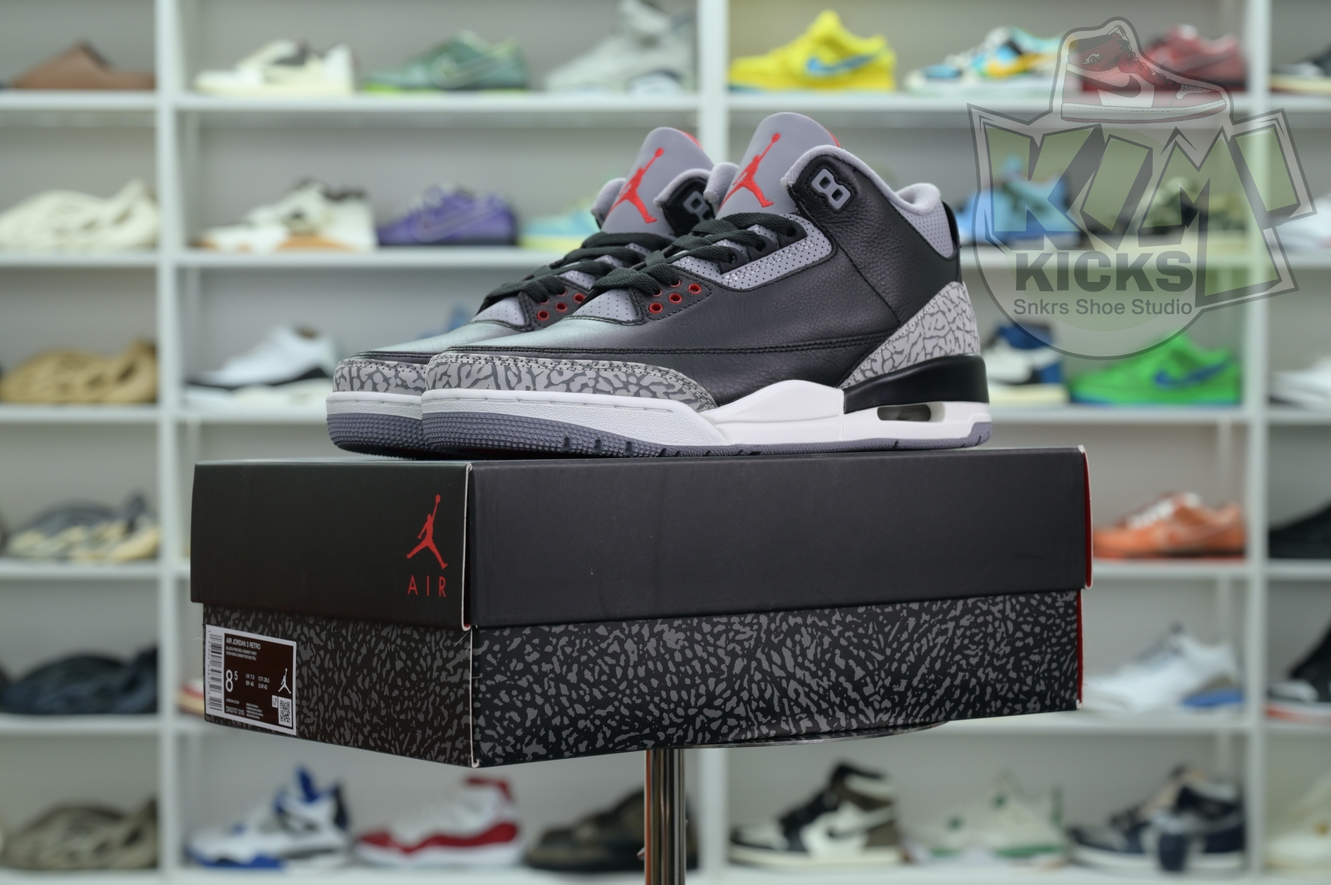 Kimi kick Air Jordan 3“Black Cement Reimagined”