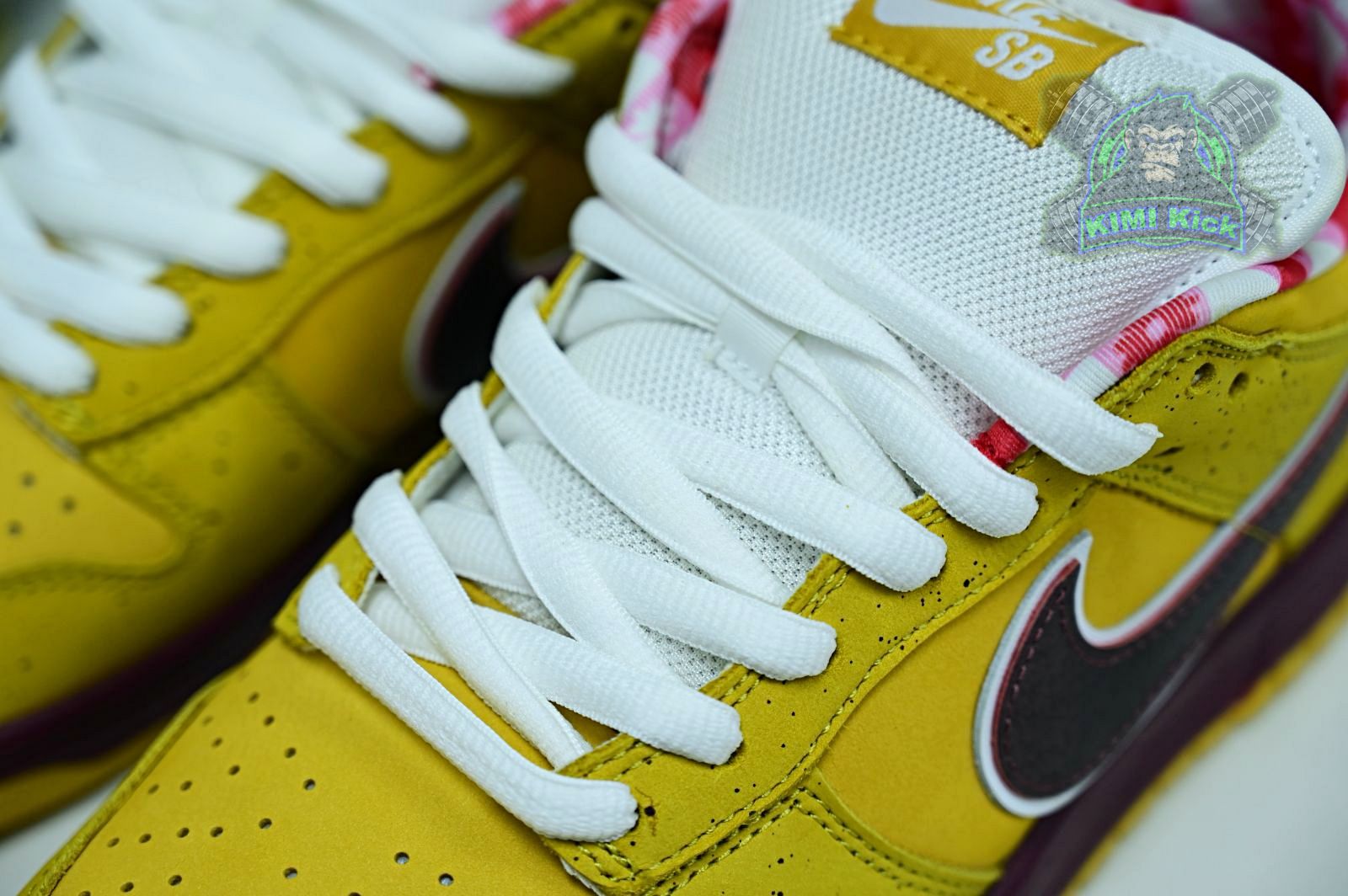 Kimi kick Nike Dunk SB Low YellowLobster