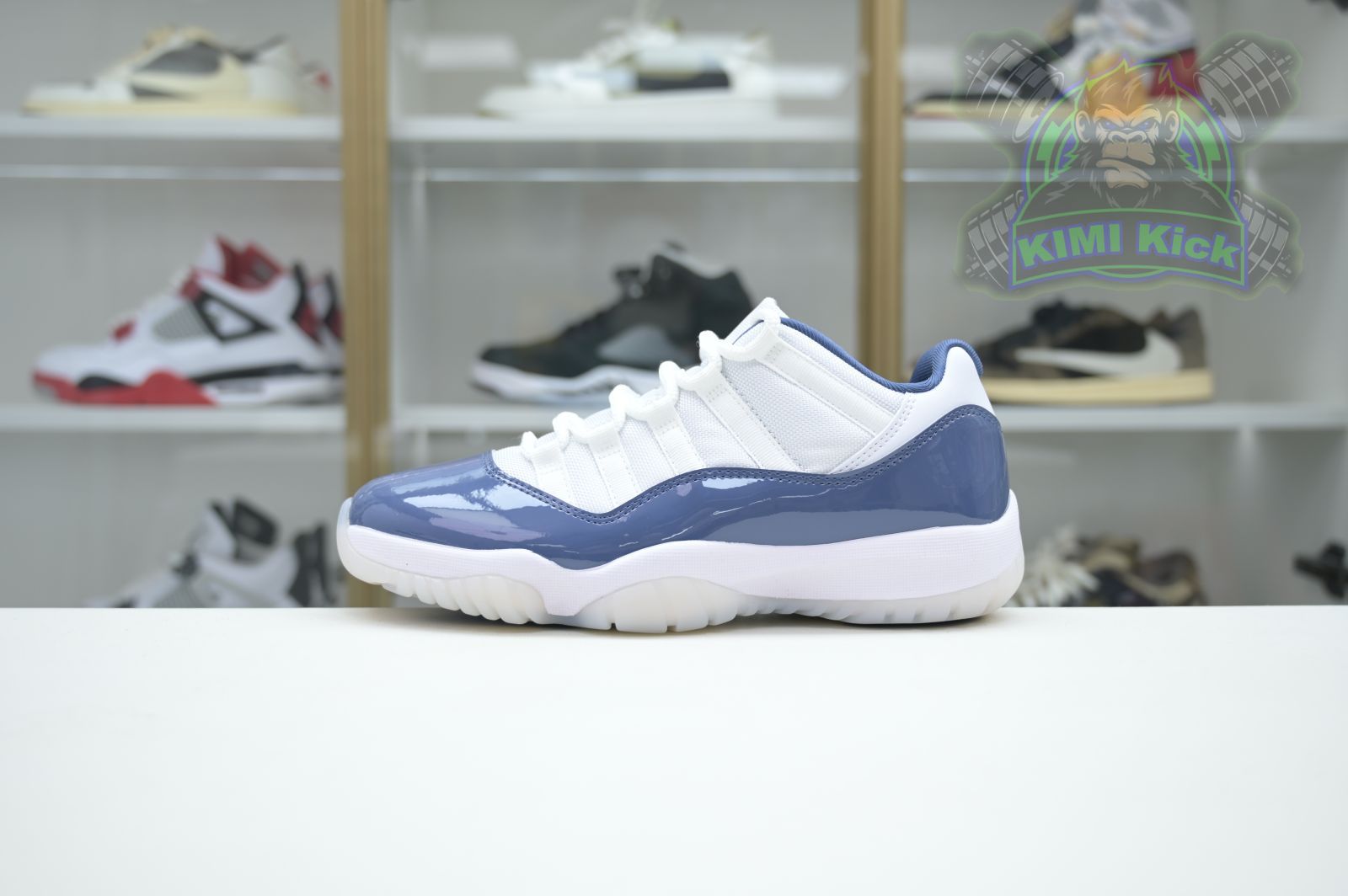 Kimi kick Jordan Air Jordan 11 Low“Diffused Blue”