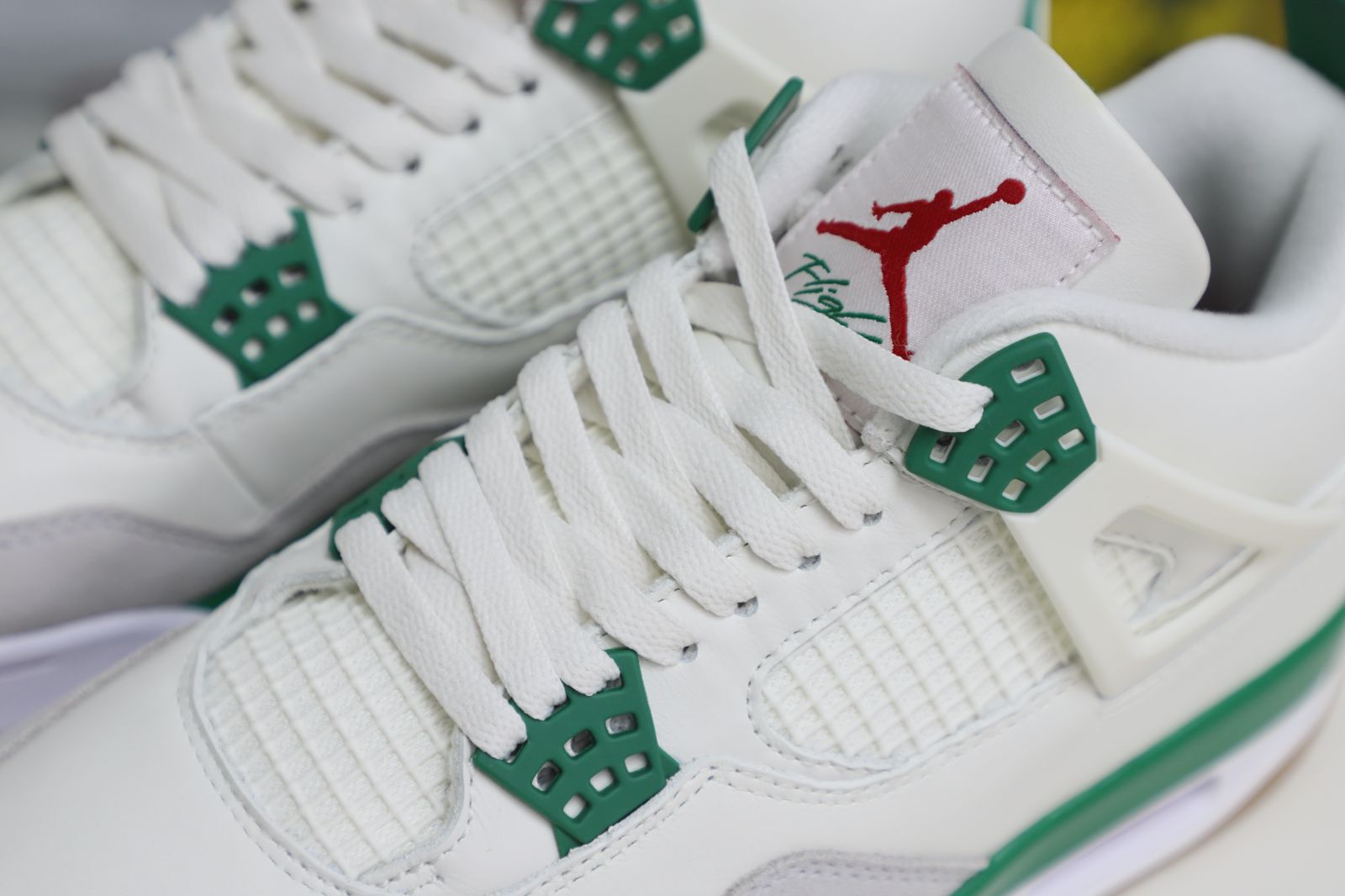 Kimi kick NIKE SB X AIR JORDAN 4 RETRO 'PINE GREEN'