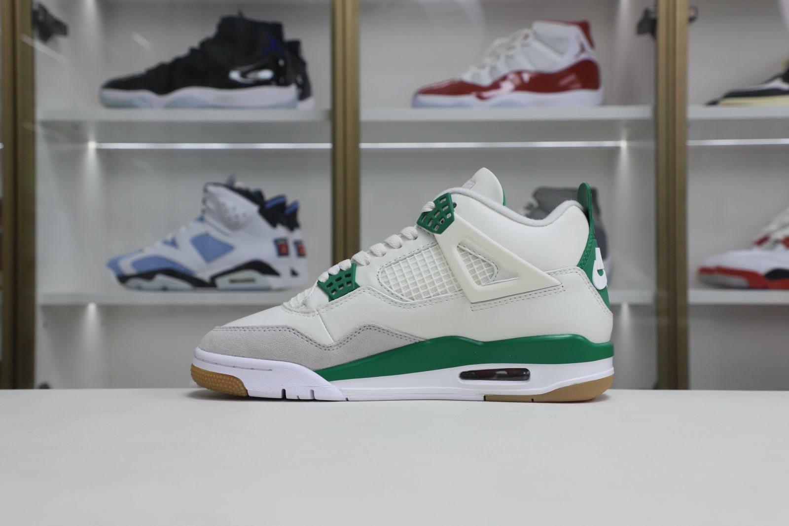 Kimi kick NIKE SB X AIR JORDAN 4 RETRO 'PINE GREEN'