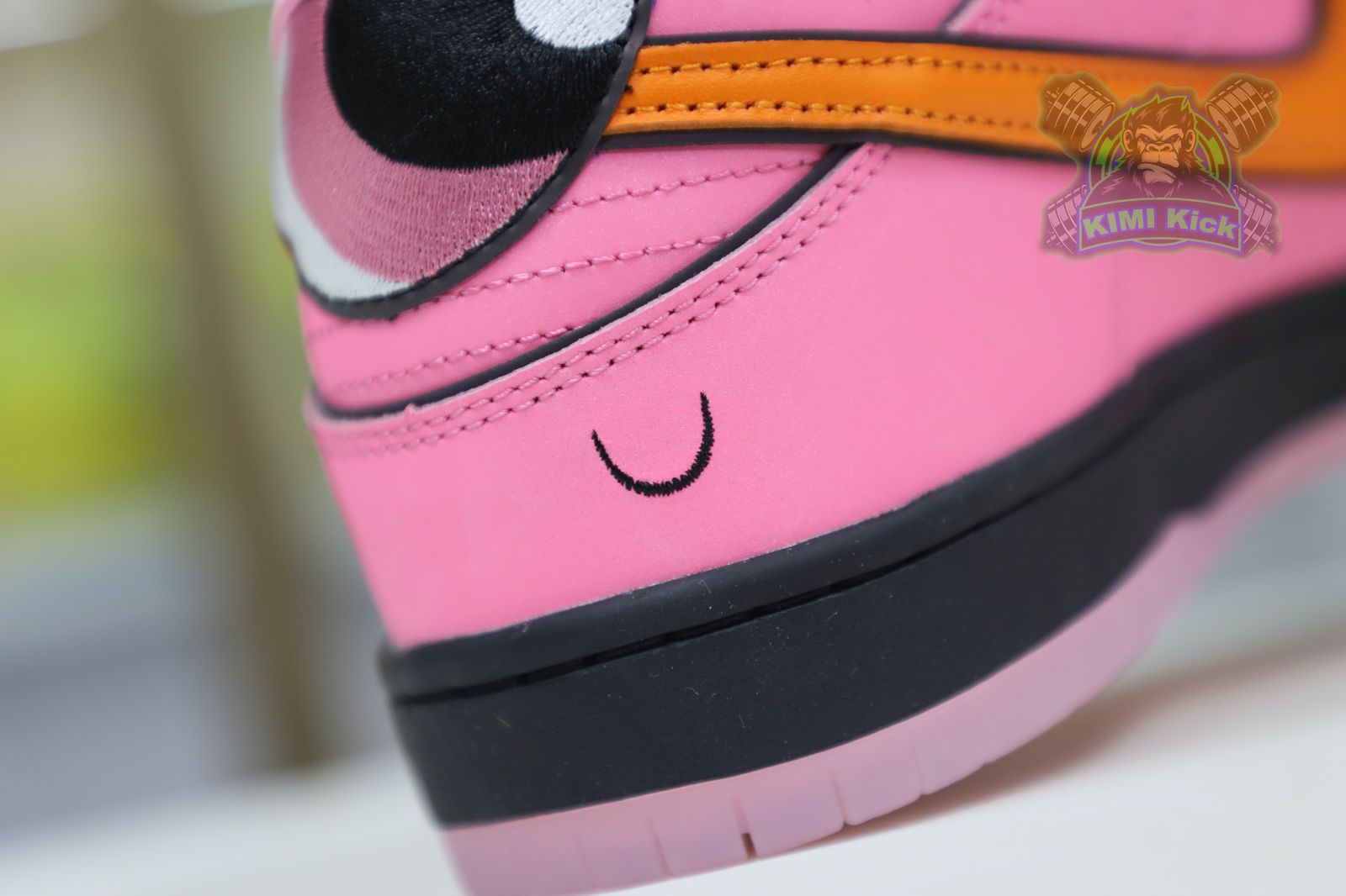 Kimi kick The Powerpuff Girls x Nike Dunk SB Low