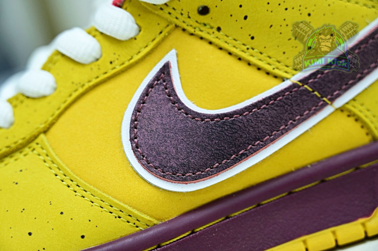 Kimi kick Nike Dunk SB Low YellowLobster