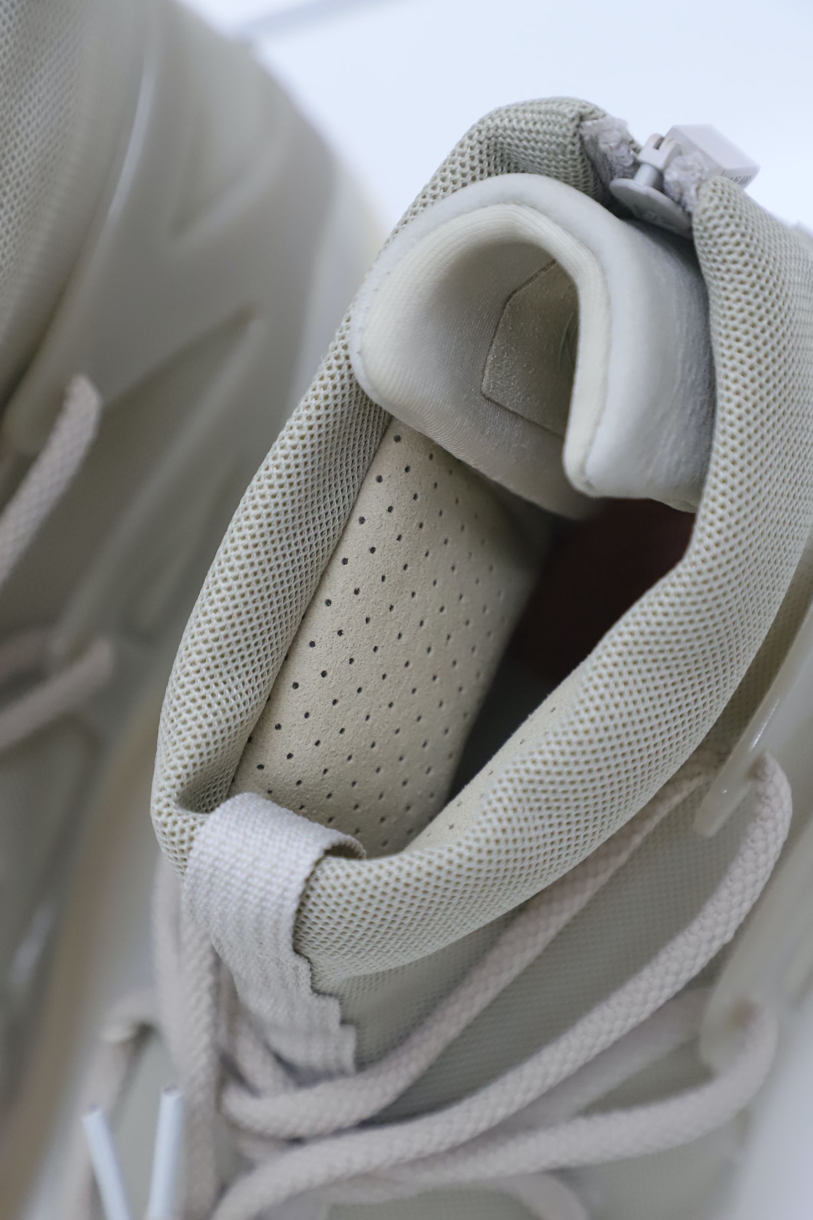 Kimi kick Nike Air Fear of God 1  oatmeal fog