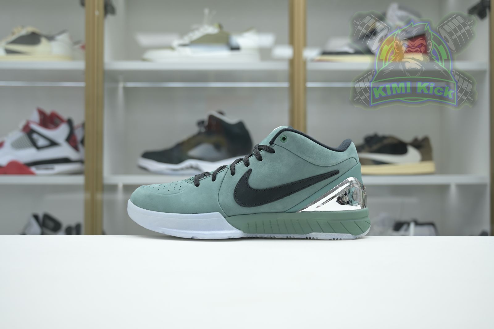 Kimi kick Nike Zoom Kobe 4 Protro 