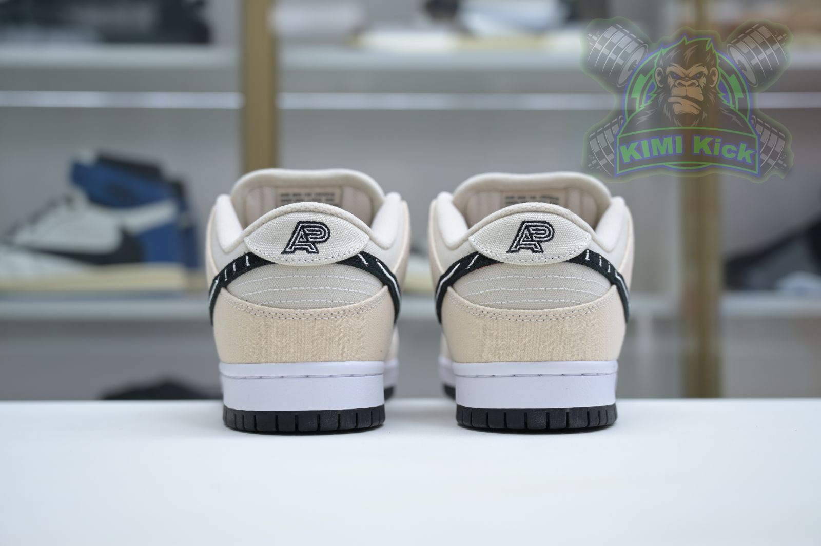 Kimi kick Albino &amp; Preto x Nike Dunk SB Low Pro 